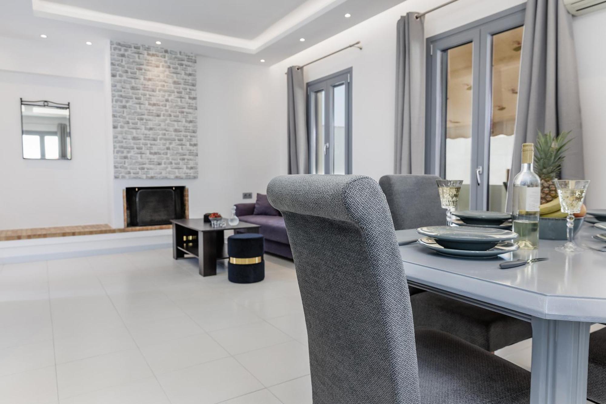 Simos Luxury Apartment