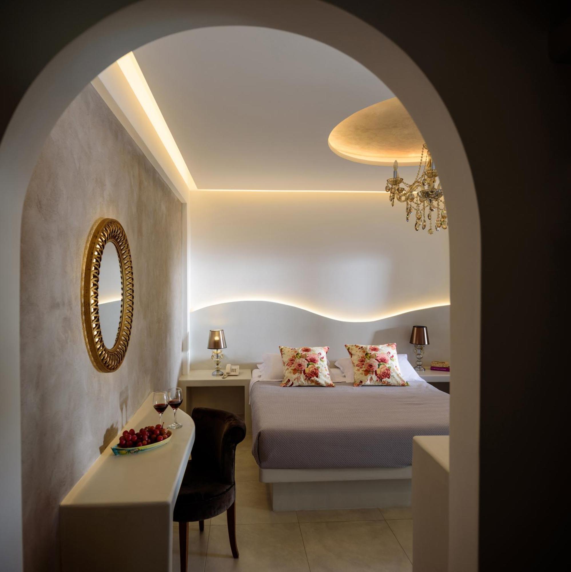 Zephyros Hotel Kamari (Santorini)