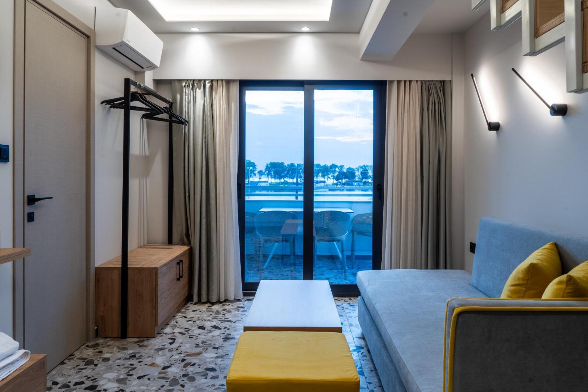 Nero Seascape Aparthotel