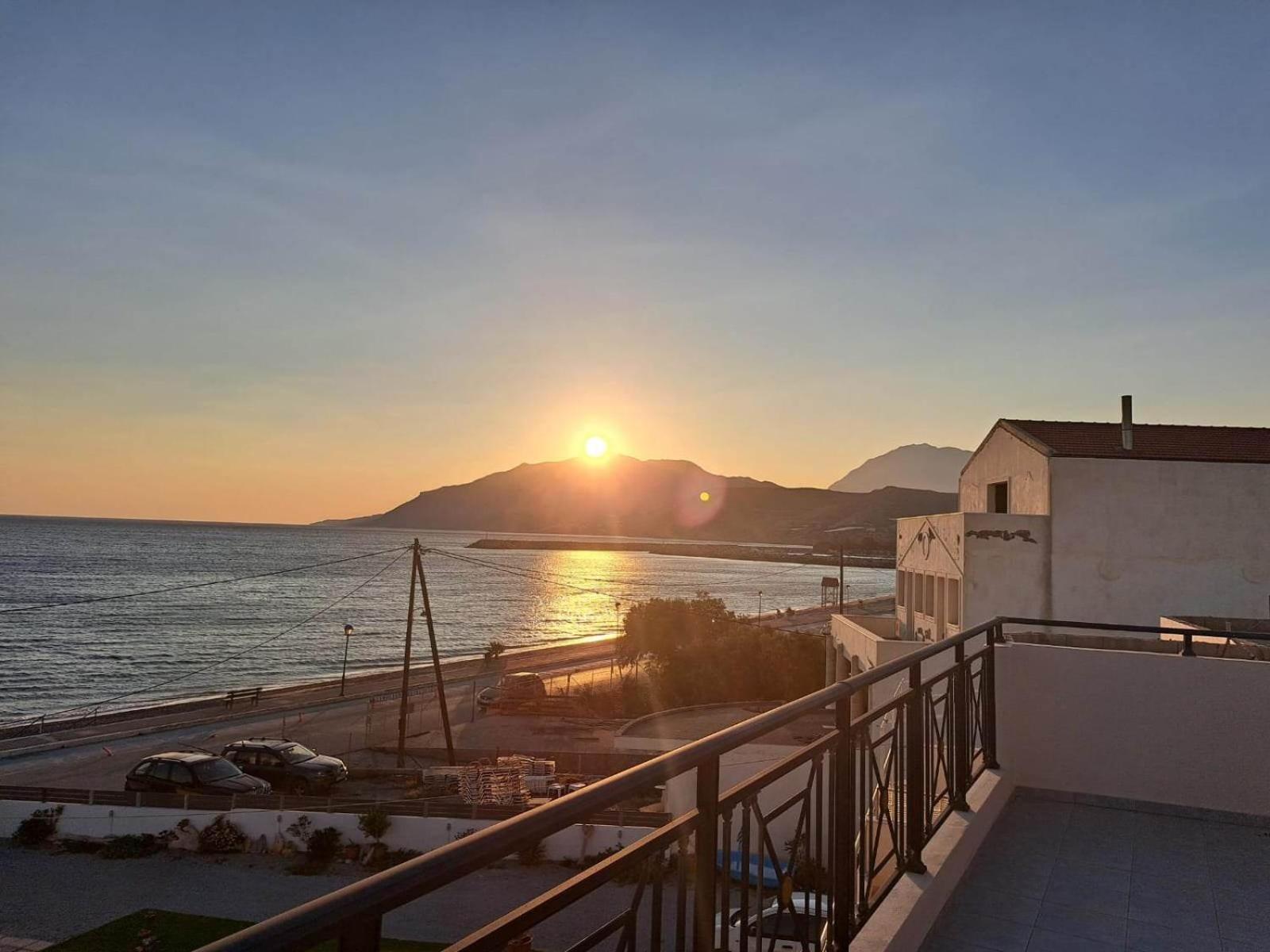 Apartment Alkioni , Beachfront, With Sea View Kokkinos Pirgos