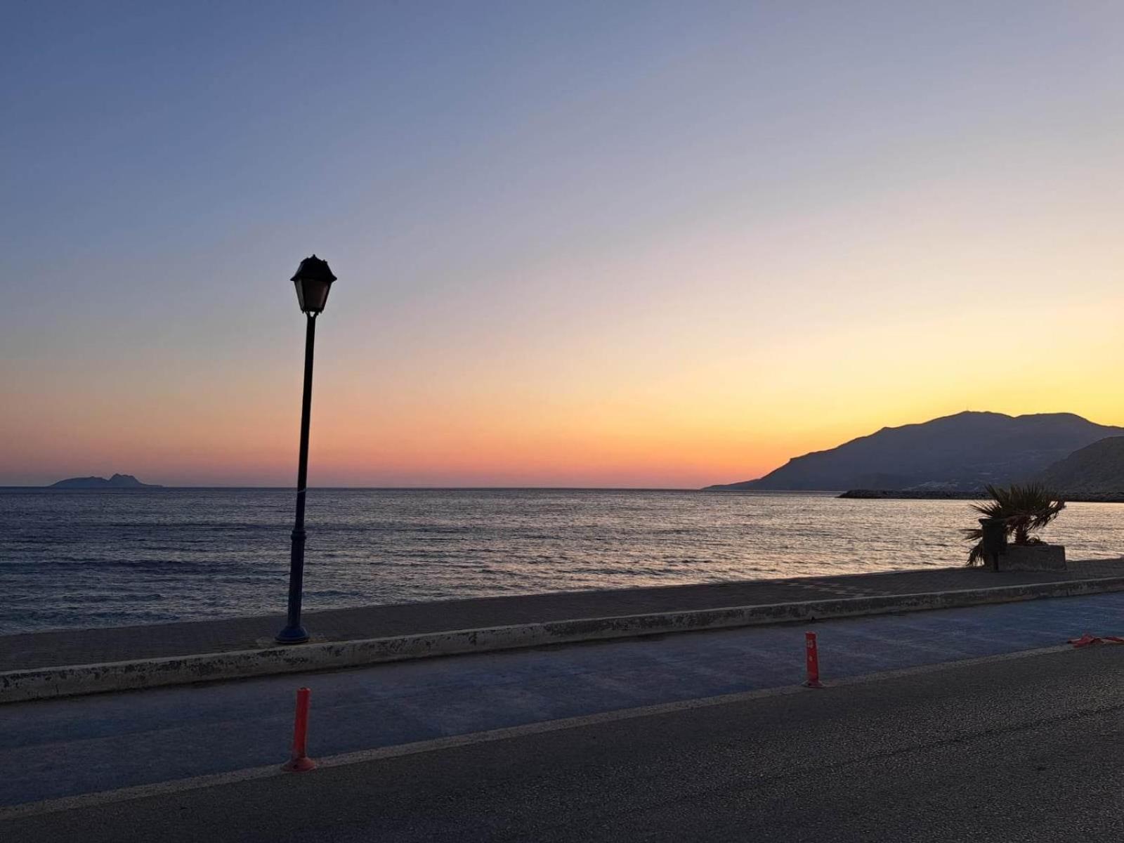 Alkioni , Beachfront, With Sea View Apartment *
