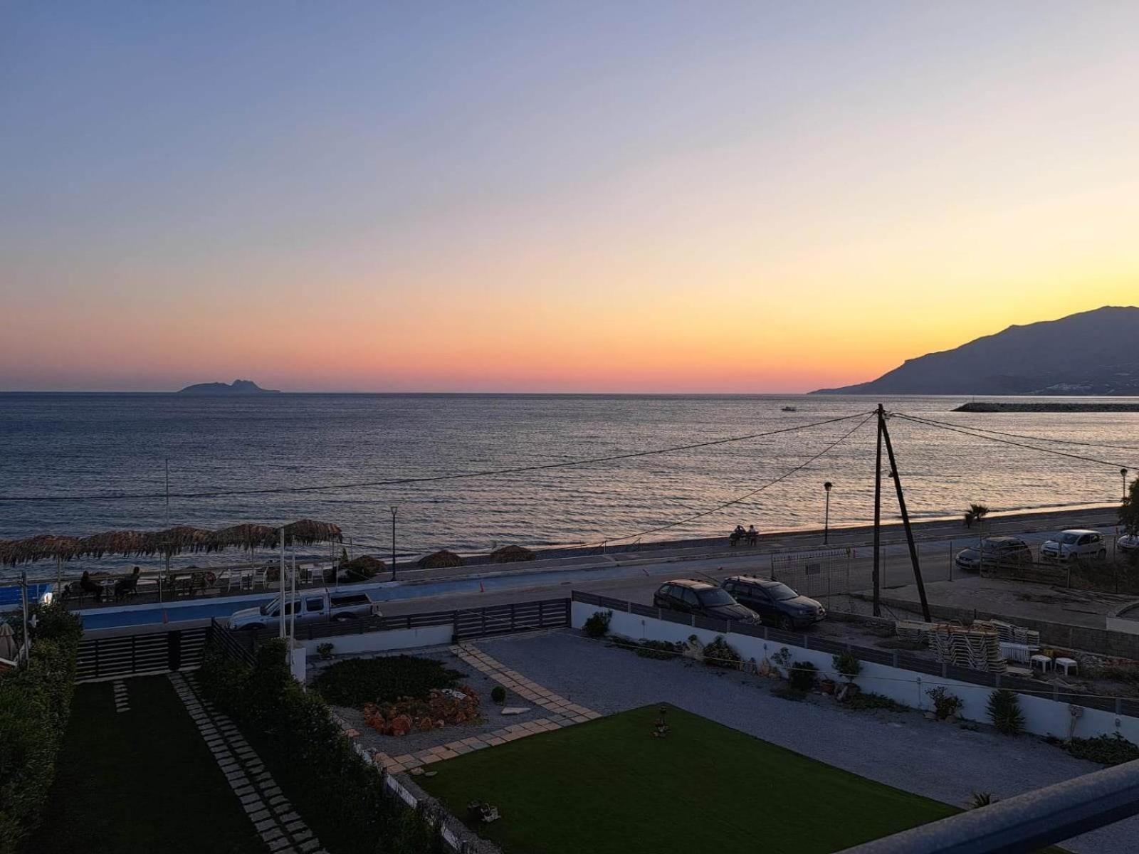 Alkioni , Beachfront, With Sea View Apartment *