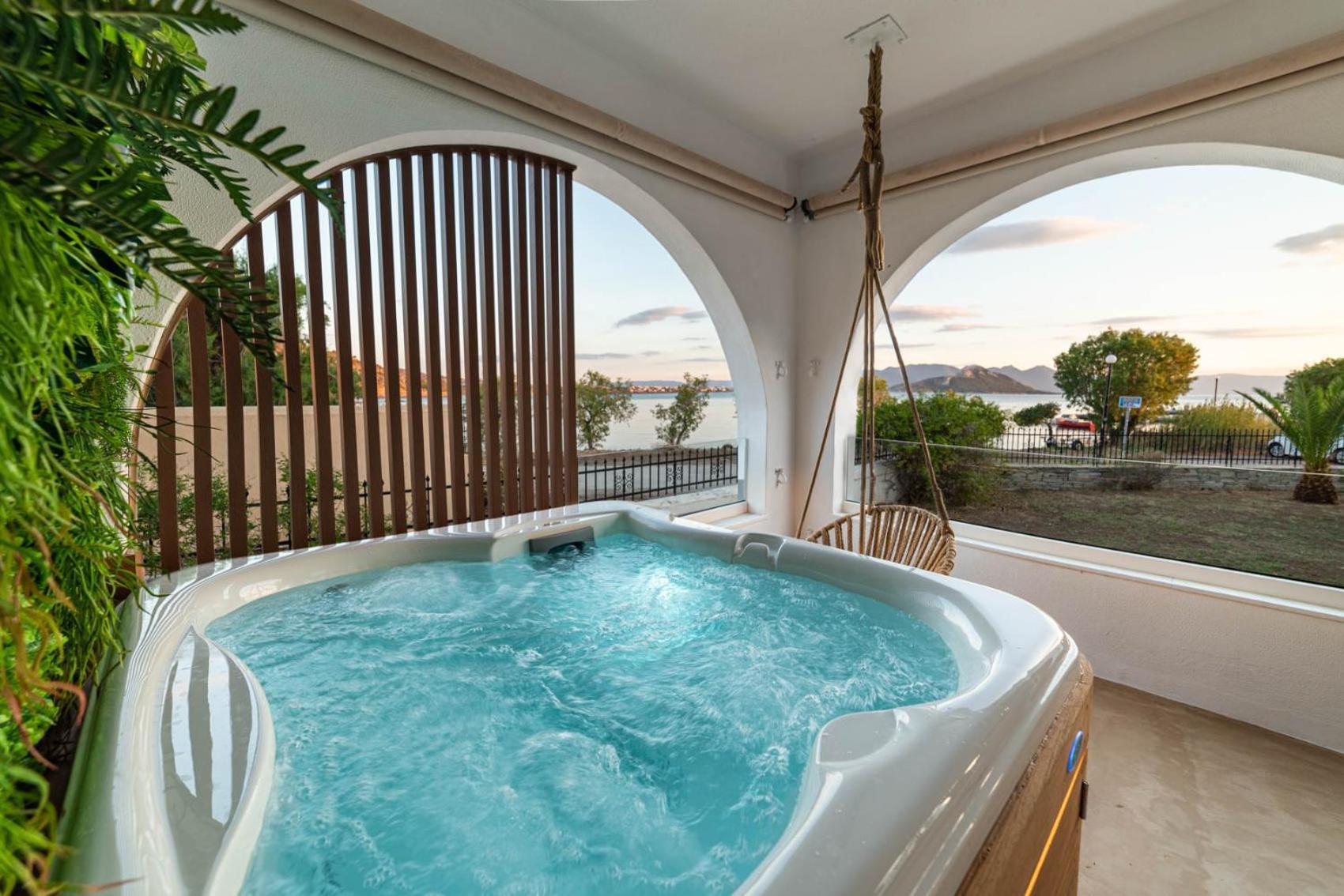 Holiday home Faidon's Luxury House With Jacuzzi By Aegiankazarte