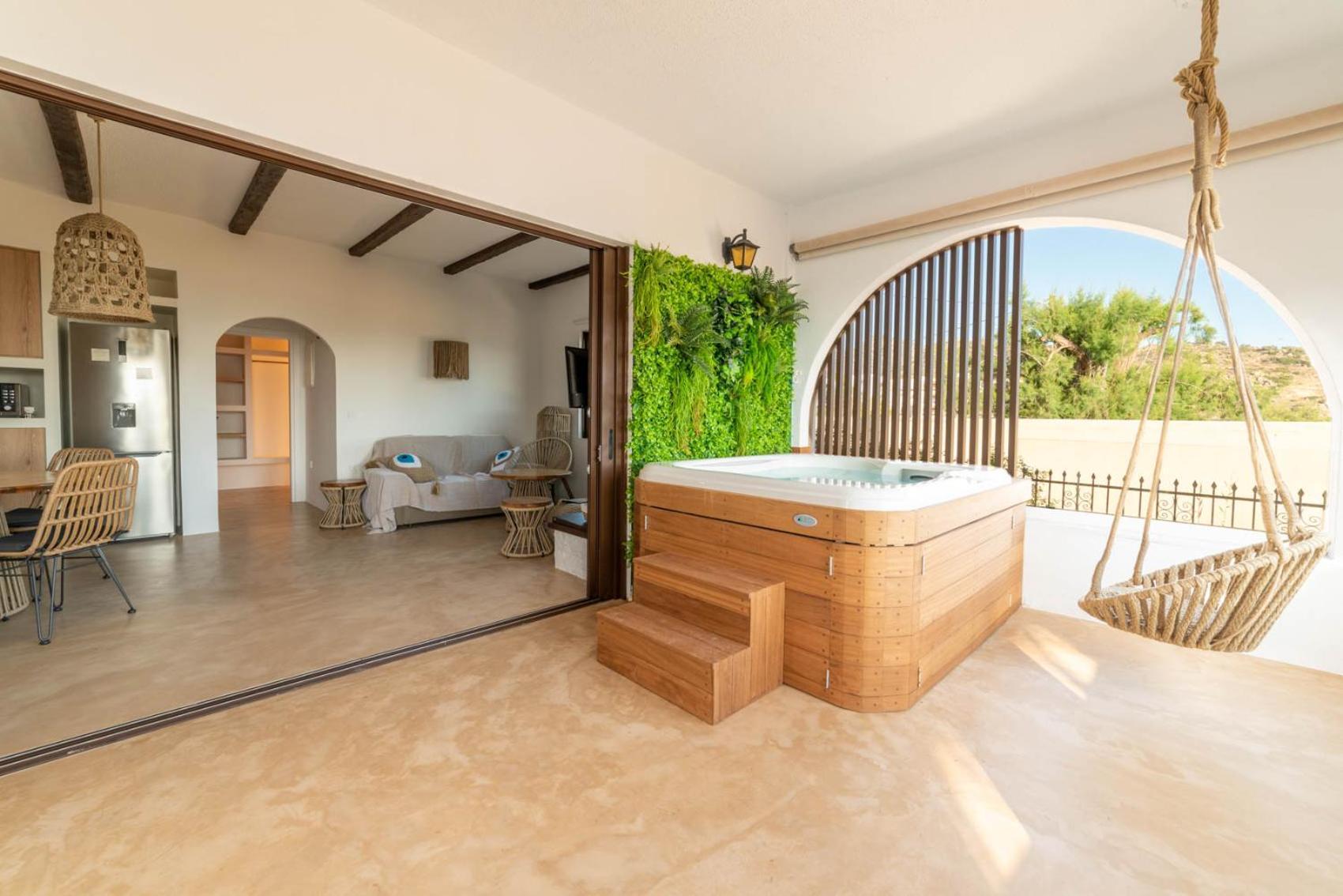 Holiday home Faidon's Luxury House With Jacuzzi By Aegiankazarte