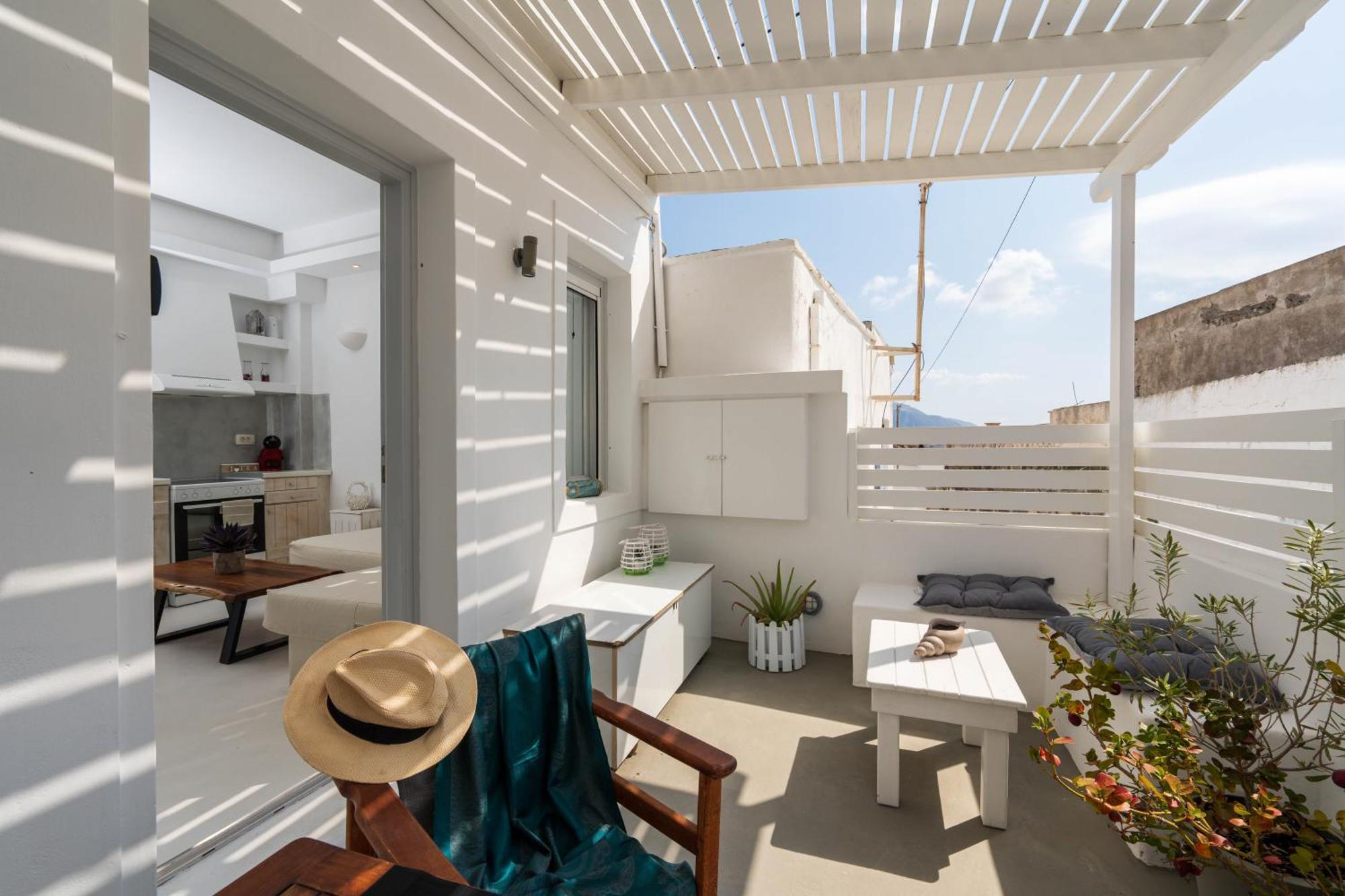 Santorita Suites *