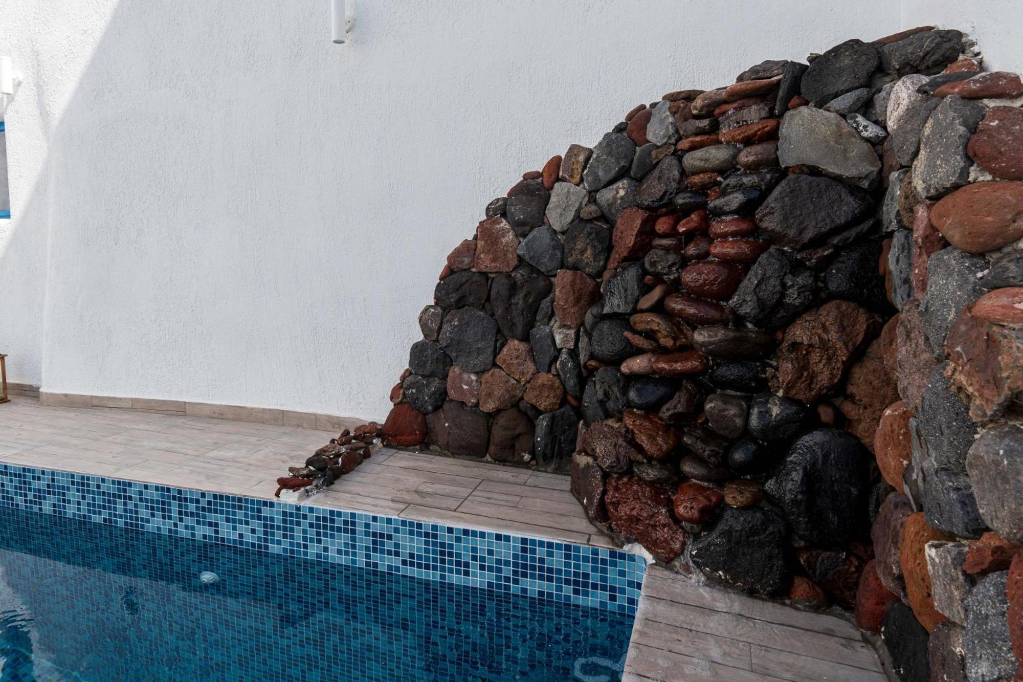 Santorita Suites