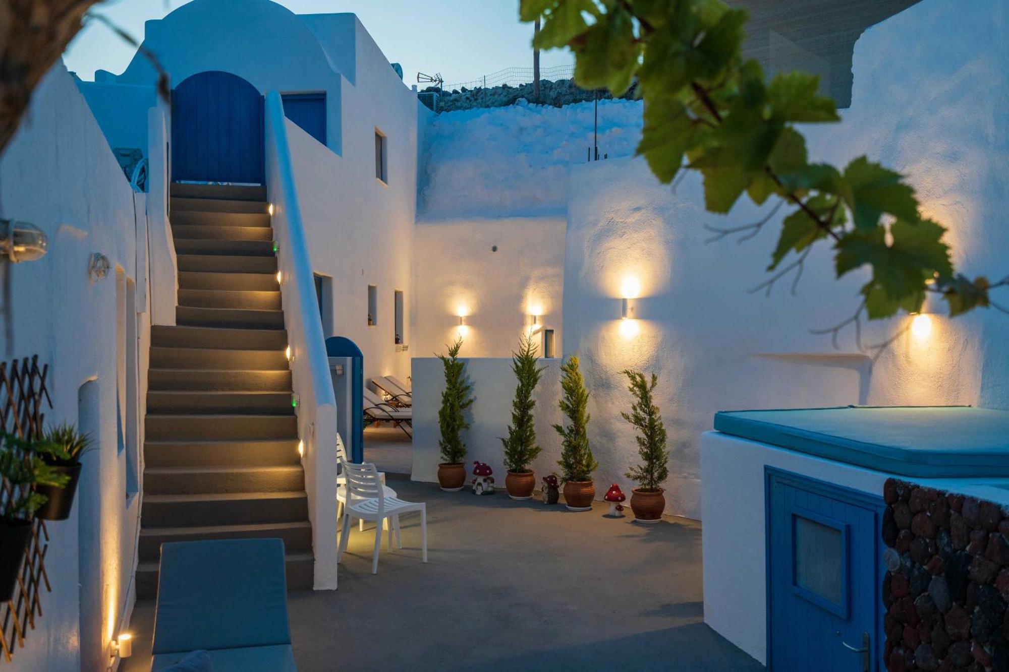 Santorita Suites *
