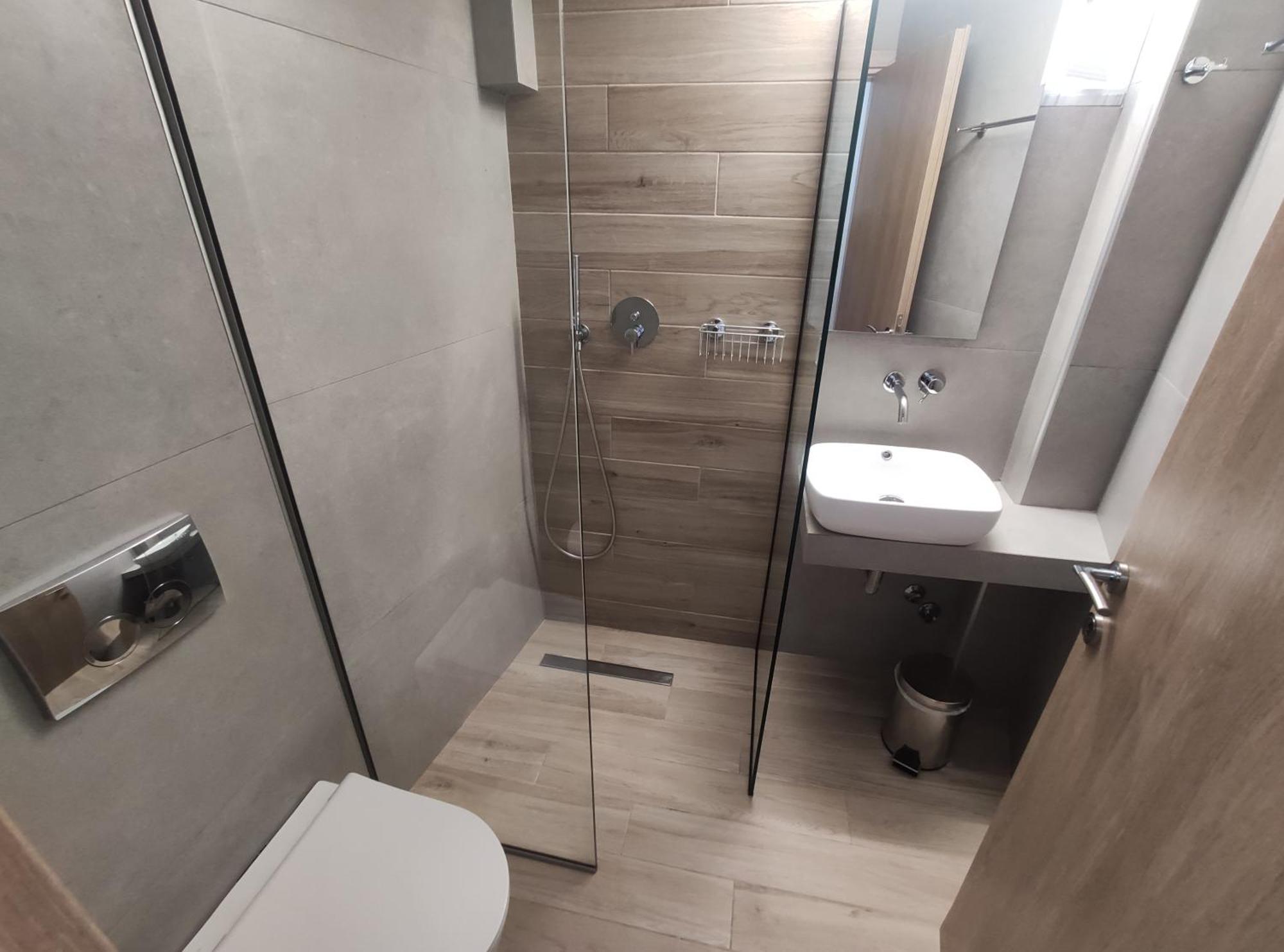 Thin Alos Apartment