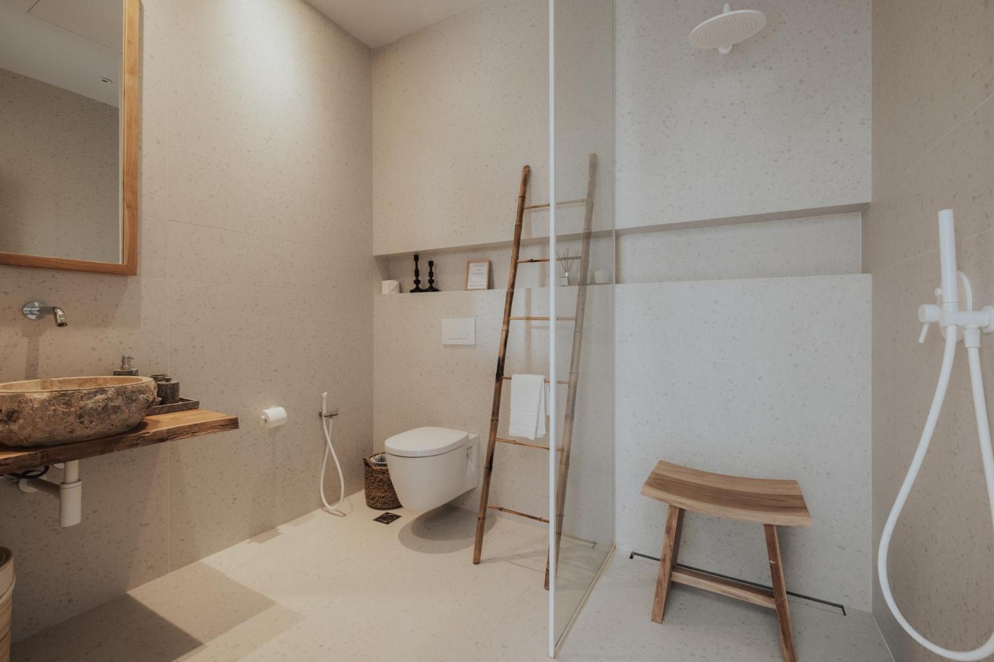 Amethyst Selene Couple's Hideaway Hotel *