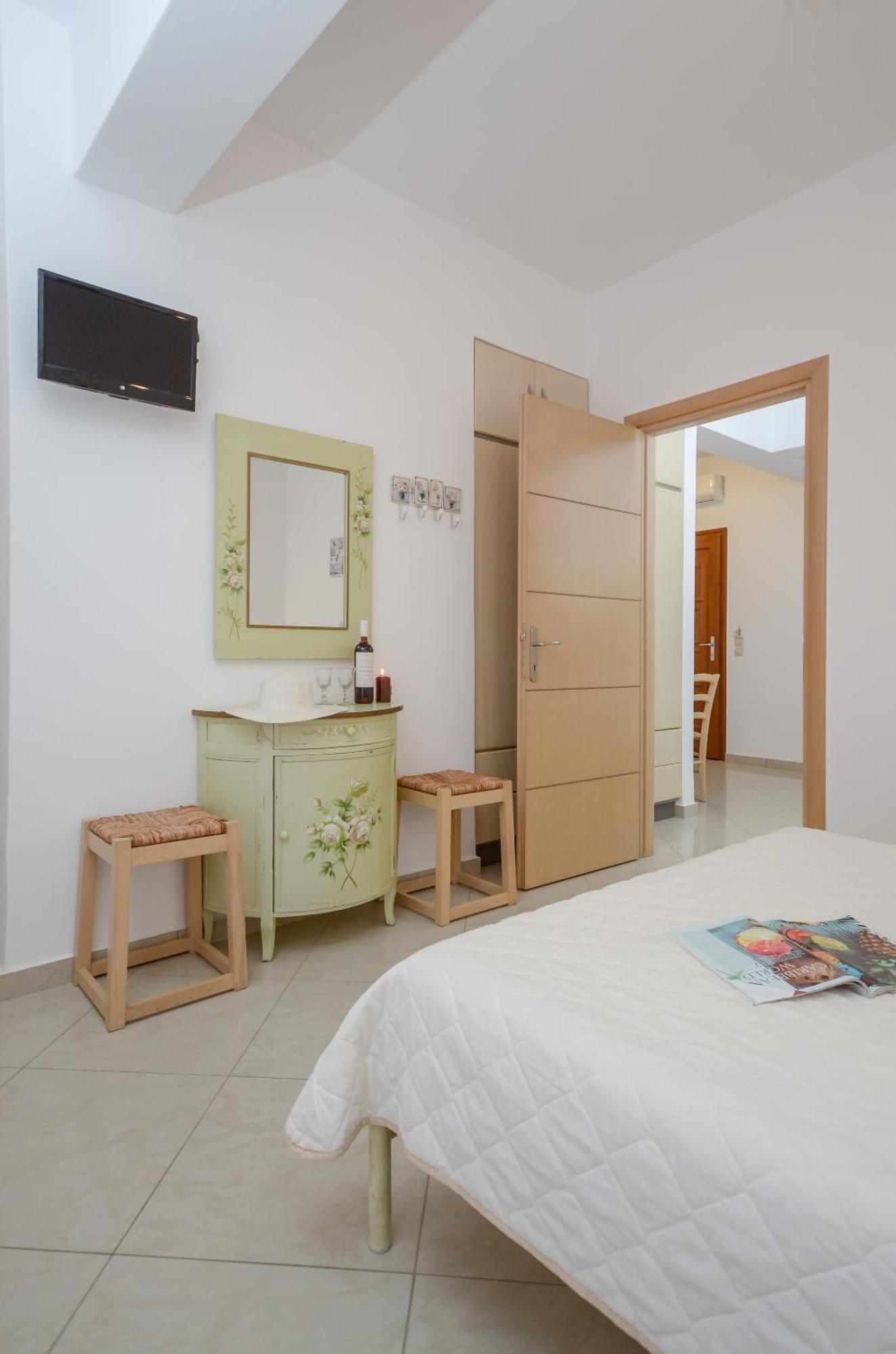 Mateus 2 Plaka (Naxos)