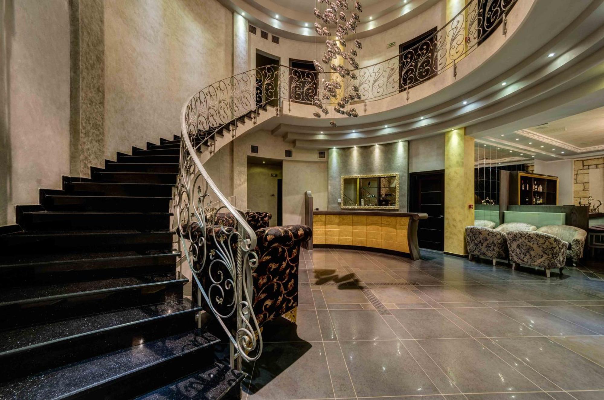 Chateau Rond Boutique & Hotel 3*