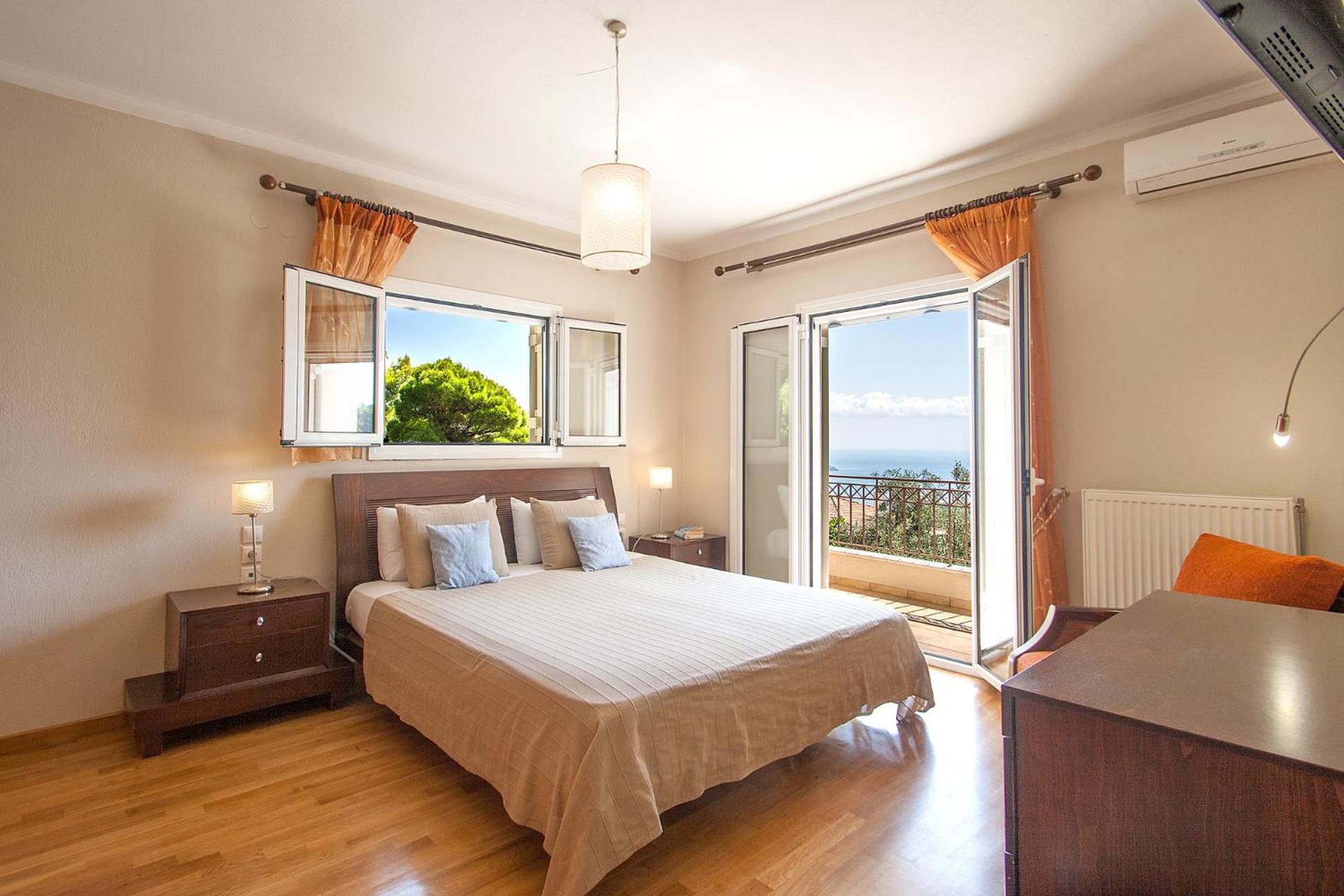 Sunny Villa