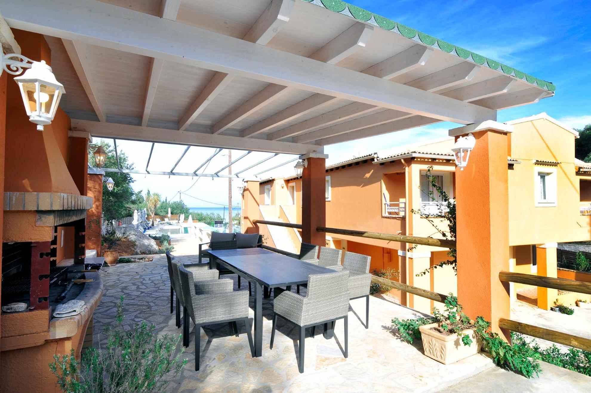 Pyramid Apartment *
