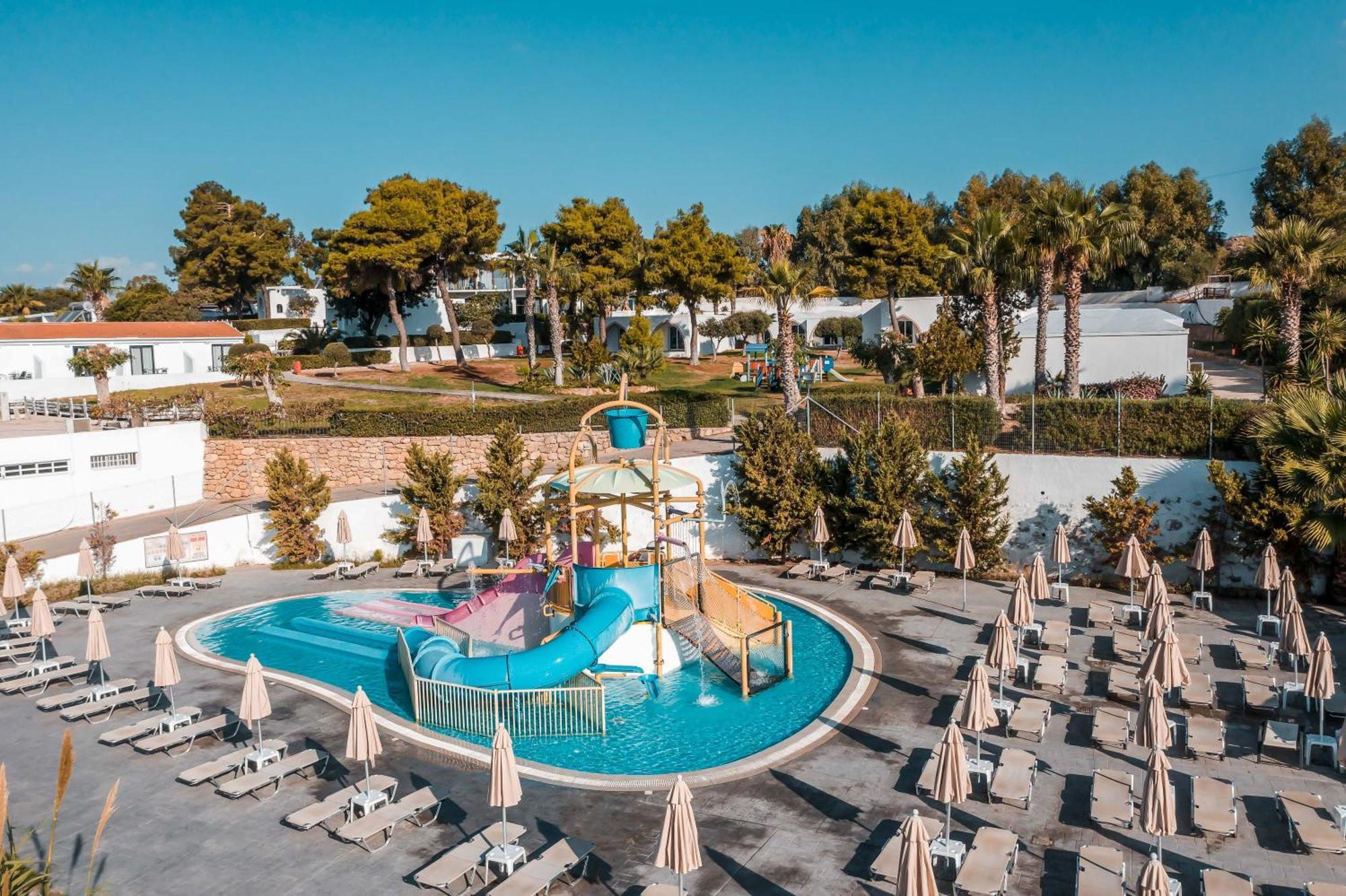 Aiora Hotel 3*