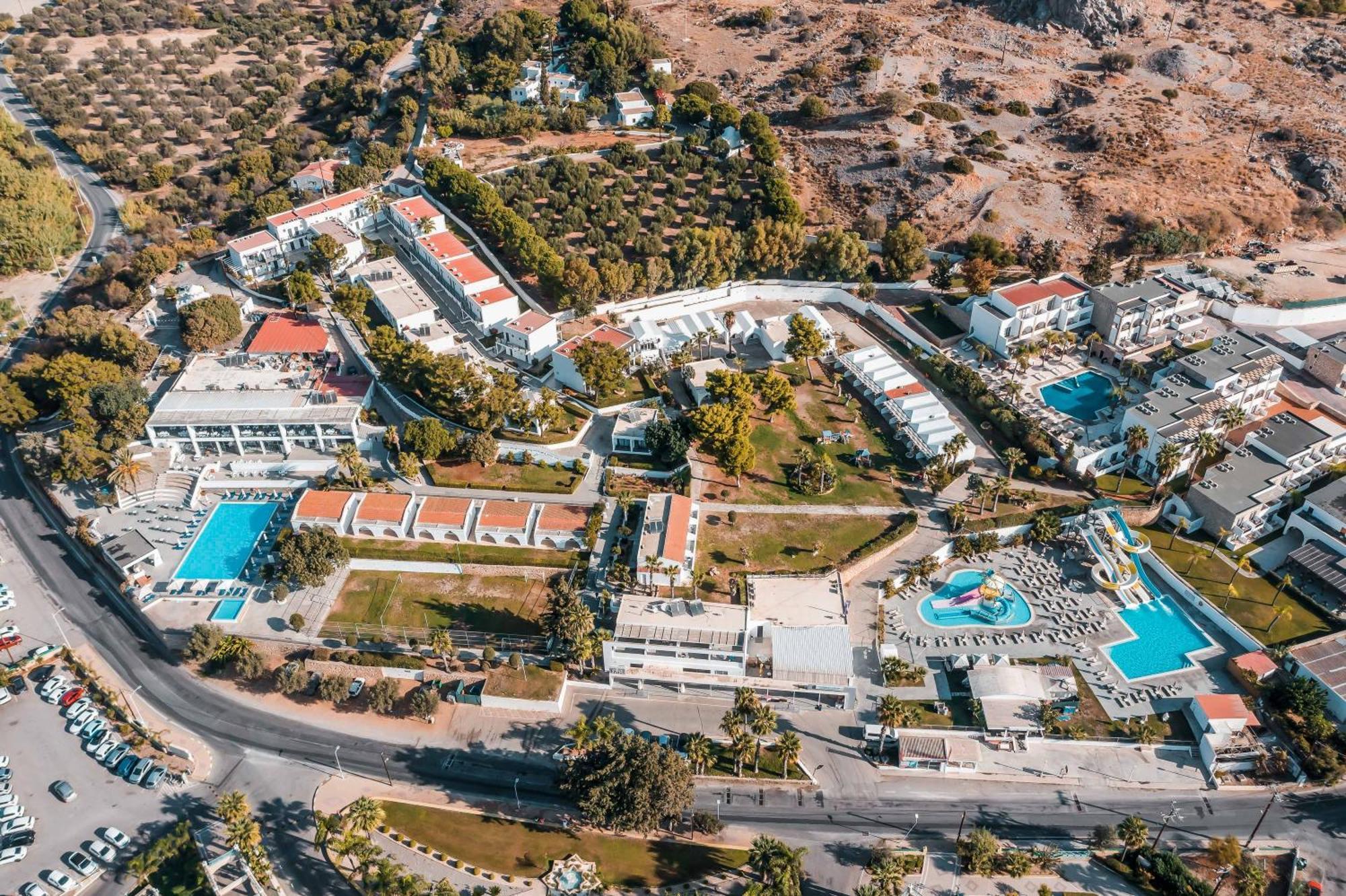 Aiora Hotel 3*
