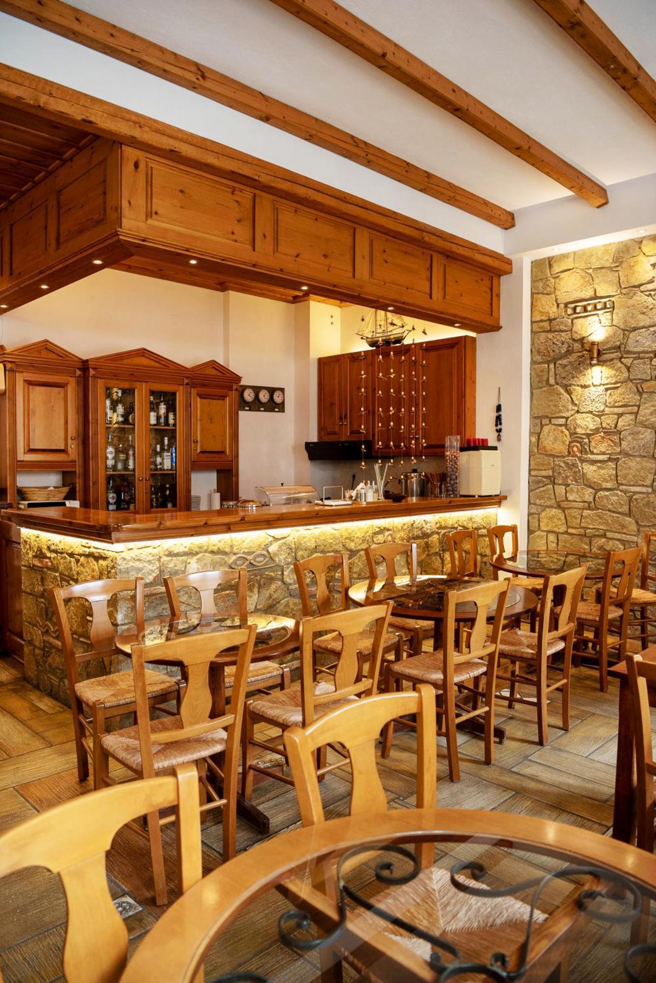 Artemis Hotel