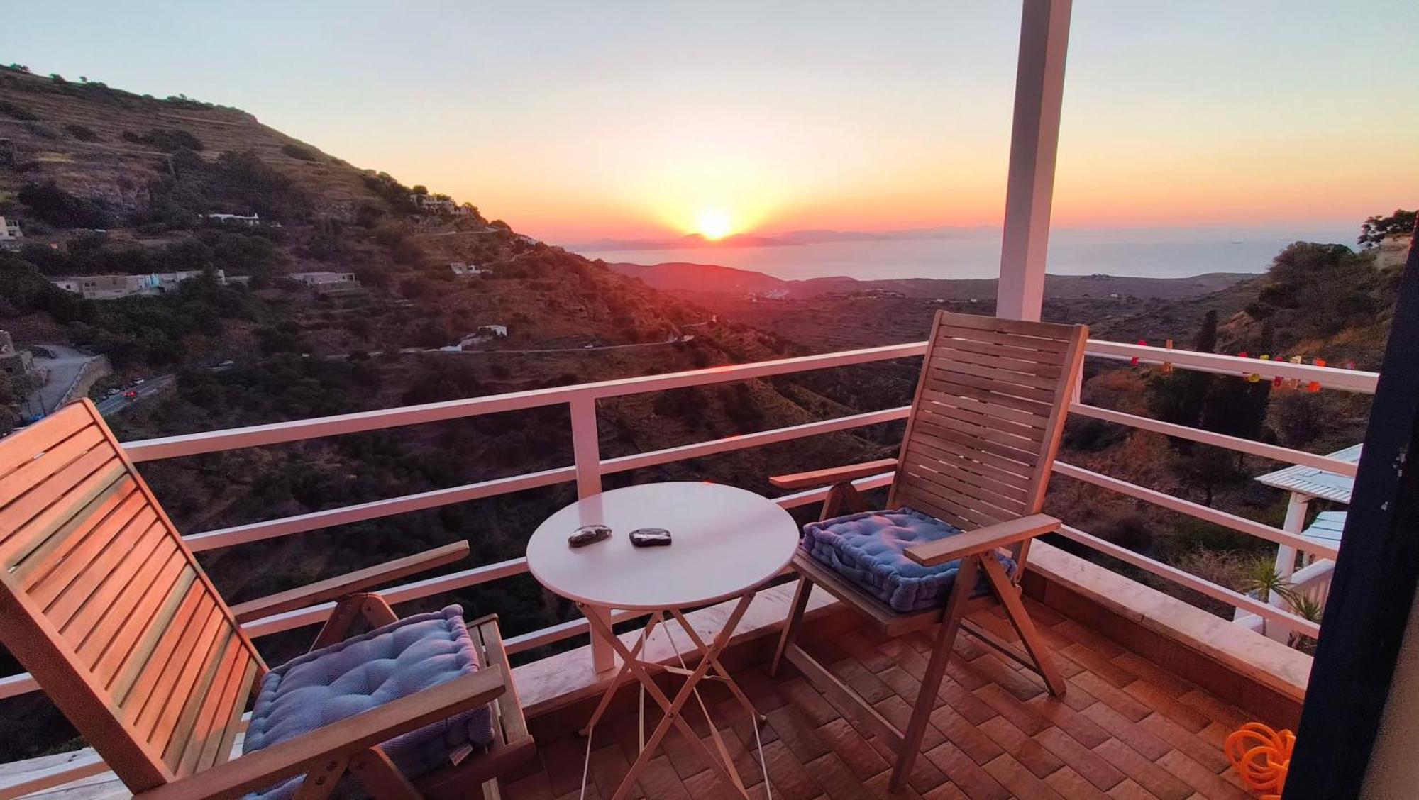 Apartment Enjoy A Wondeful Sunset From A Traditional House-aggelos Ioulis