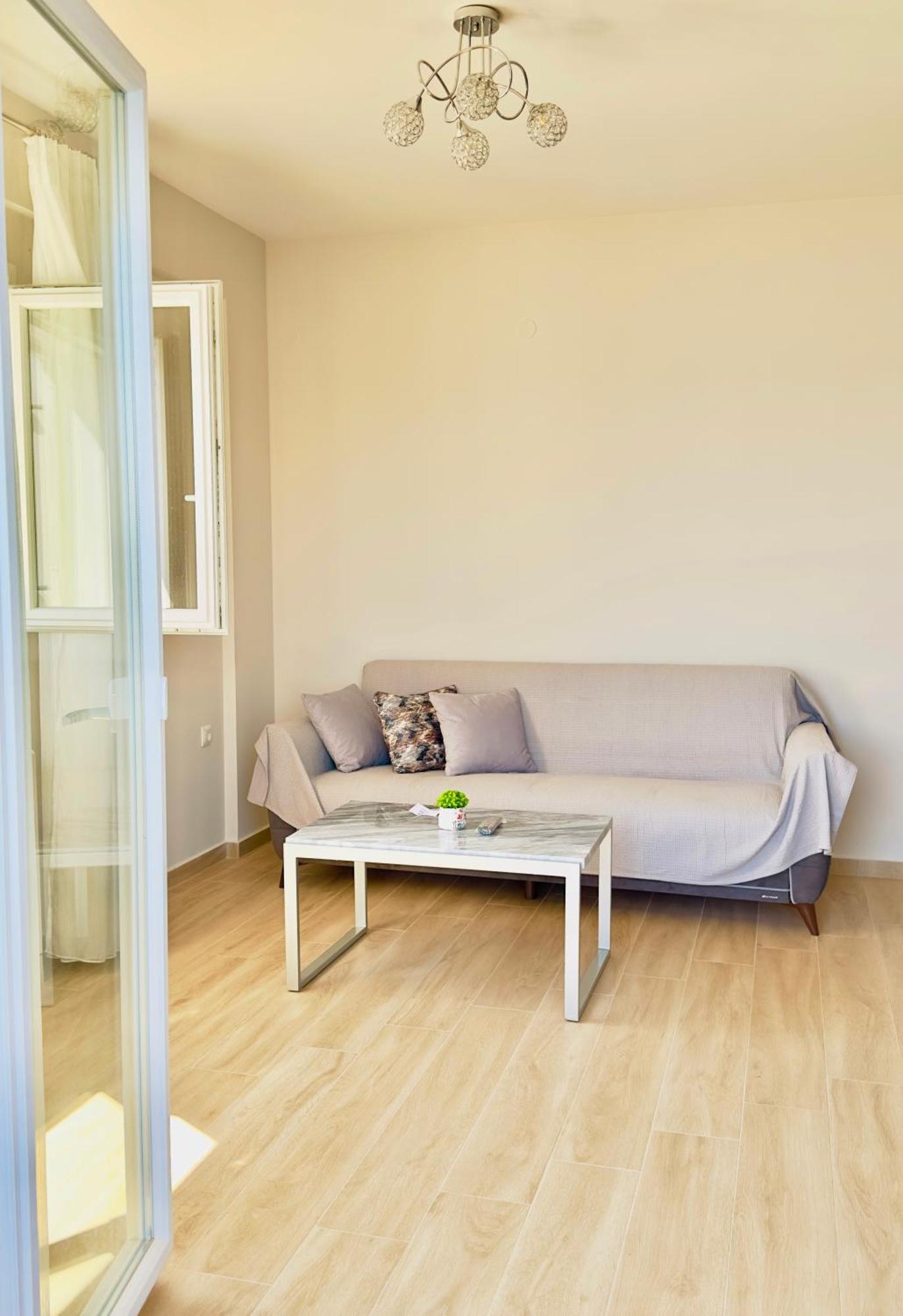 Apartment Bluish 3b *