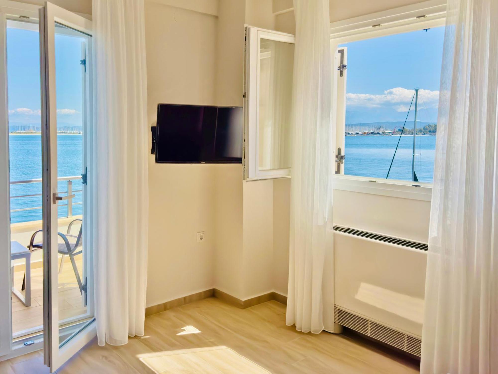 Bluish 3b Apartment