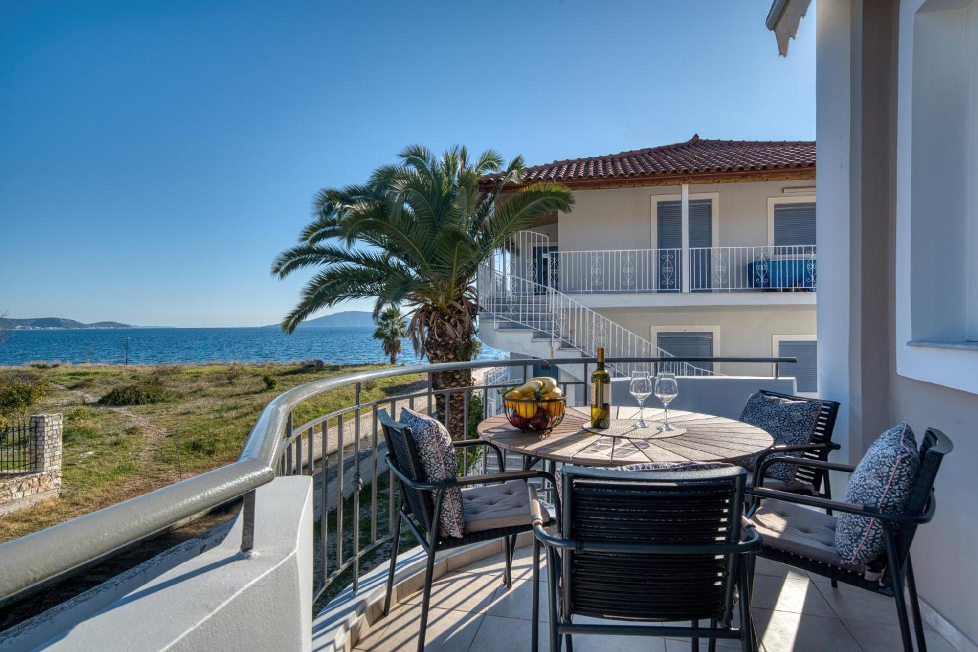 Seaside House For 10 Holiday home *