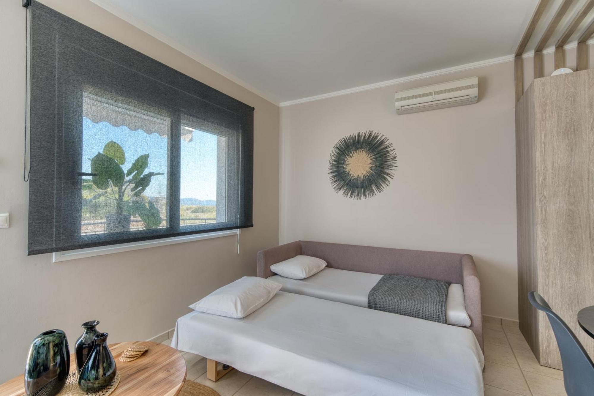 Seaside House For 10 Holiday home Kandia