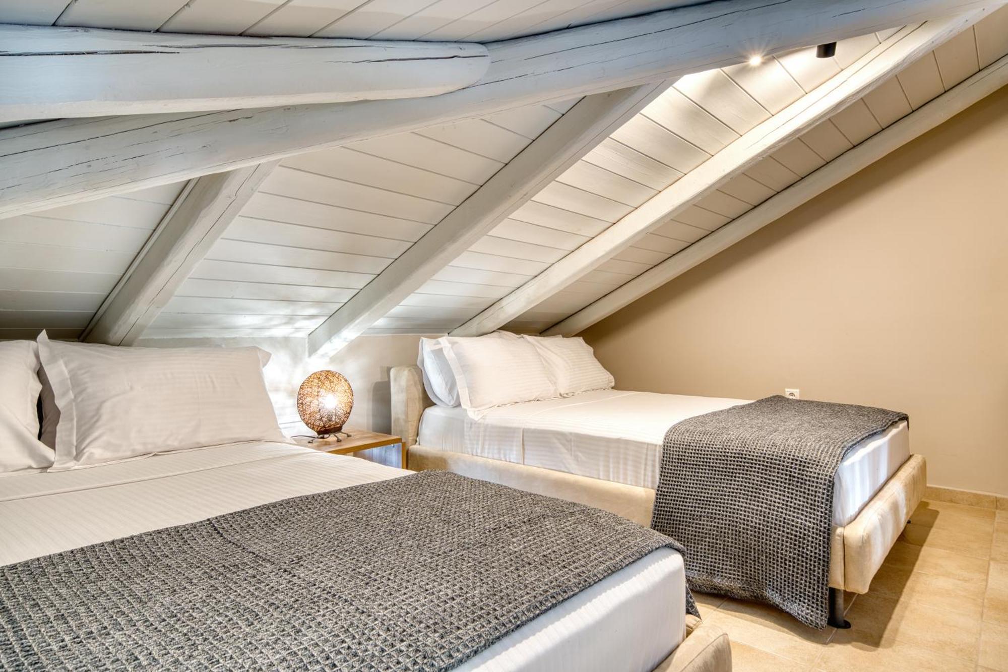 Seaside House For 10 Kandia