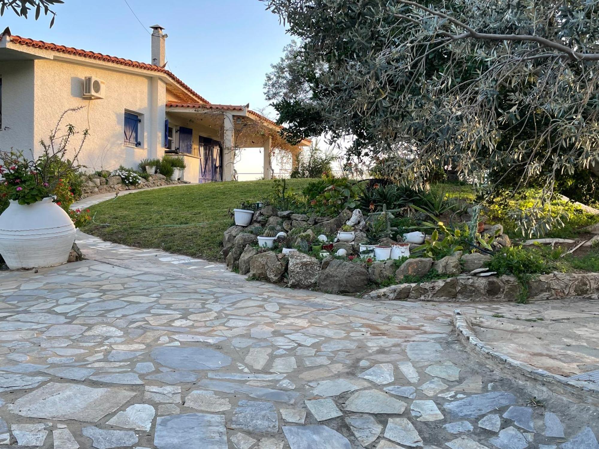 Poly's Hill-house Close To The Thermisia
