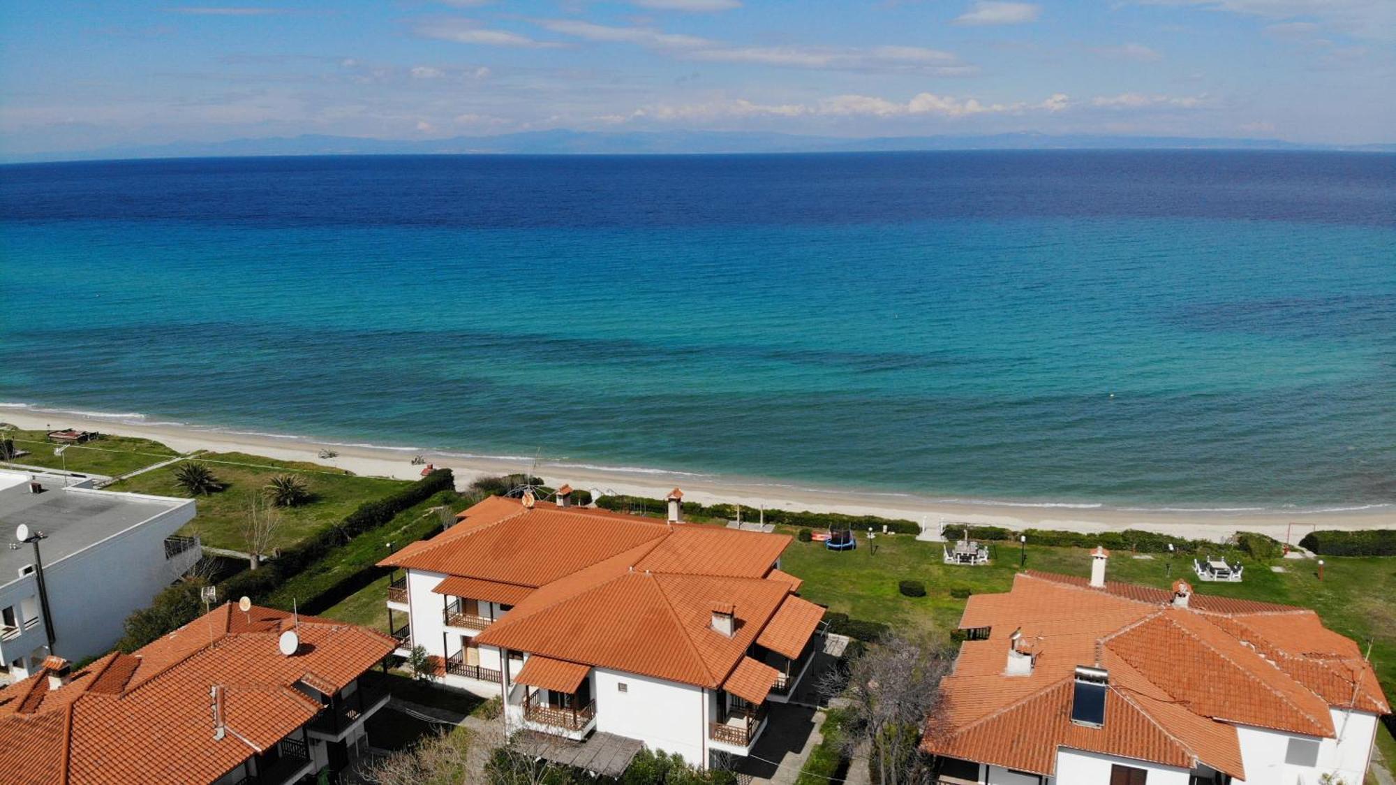 Take Me To The Sea 2 - Beachfront, Starlink Apartment *