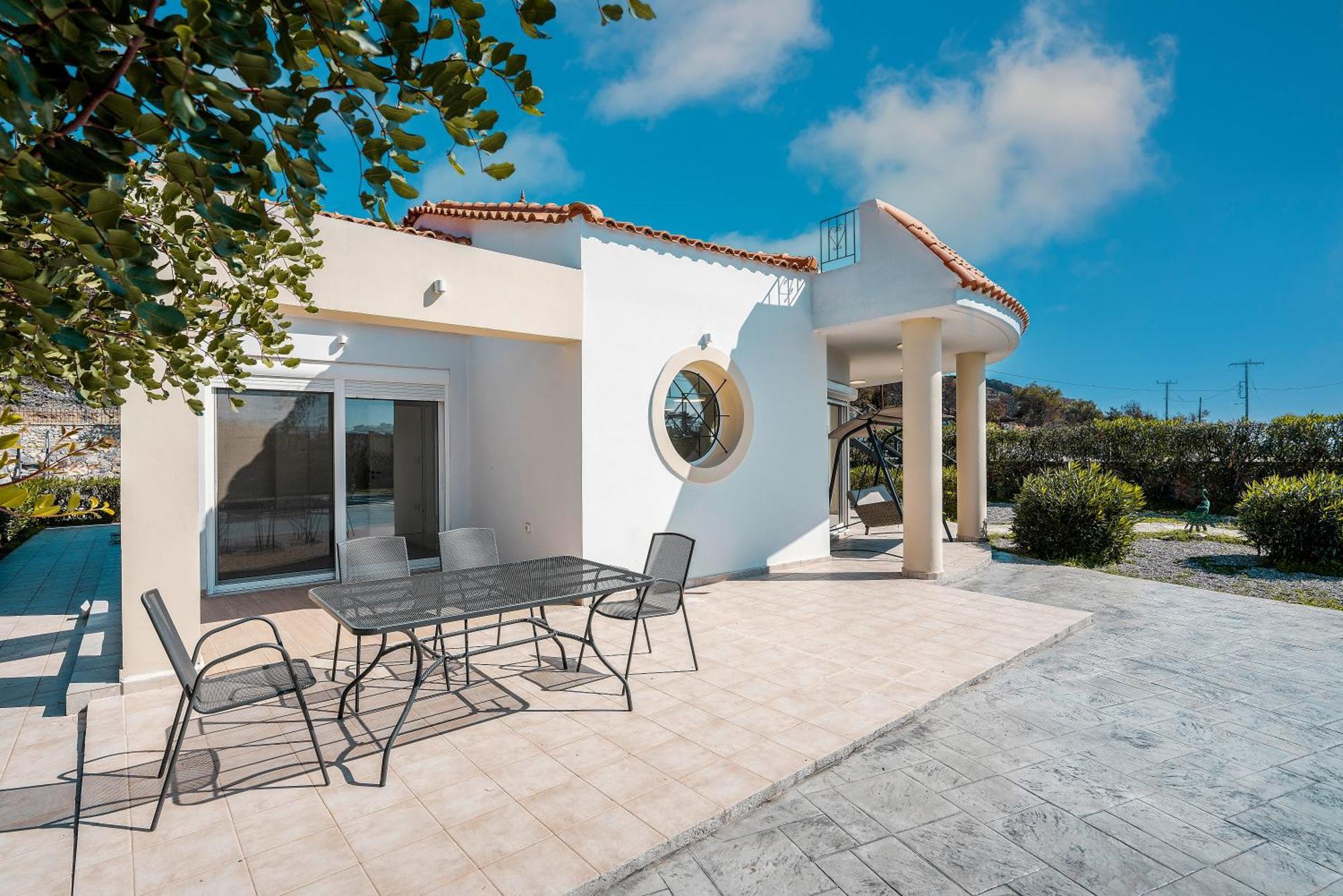 Lazarus Glistra Villa