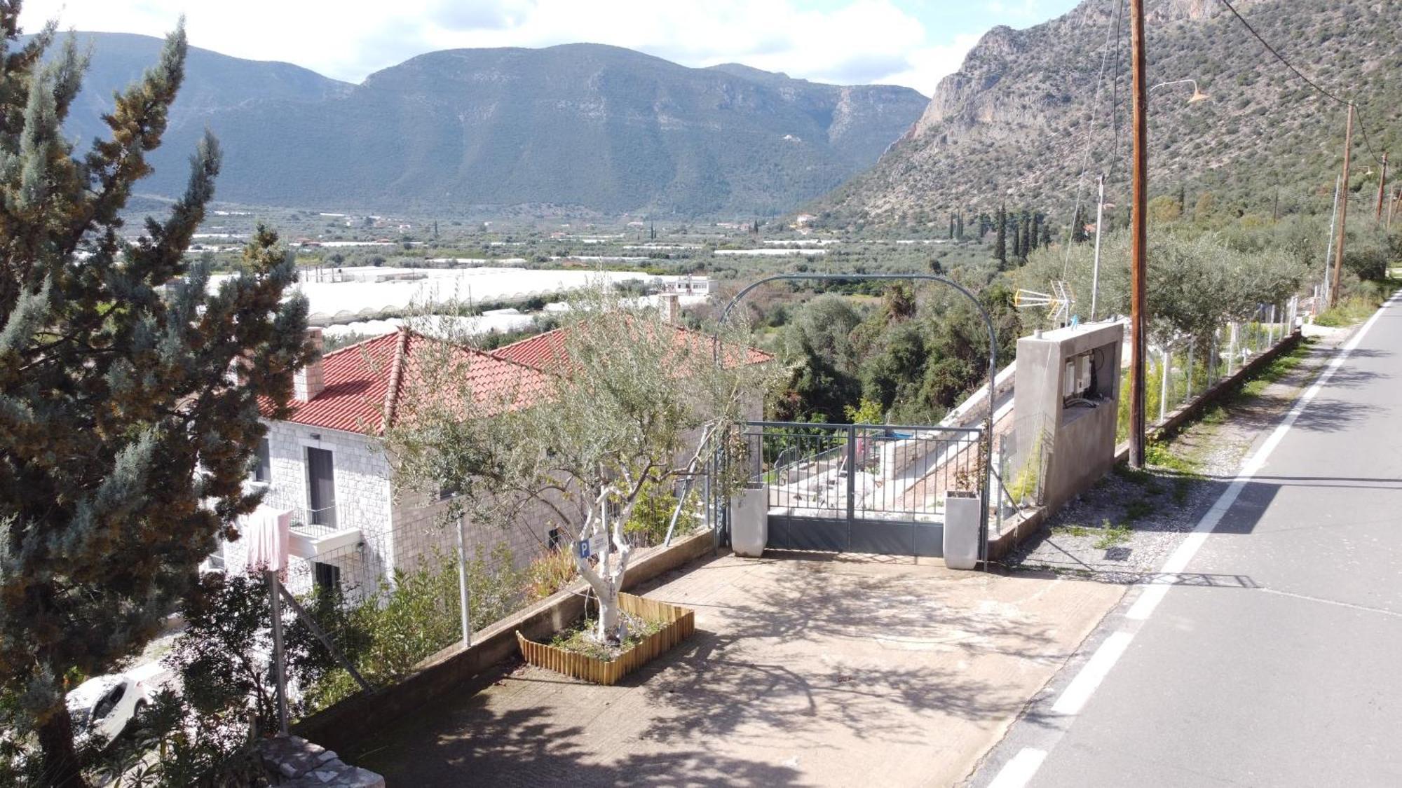 Mad - Kyziridi House * Leonidio