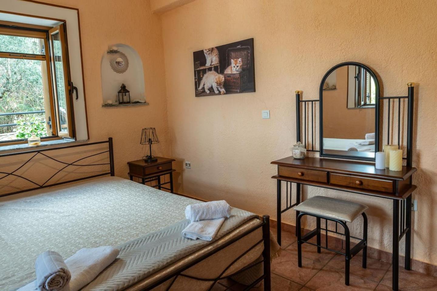 Apartment Laconian Collection Voukamvilia *
