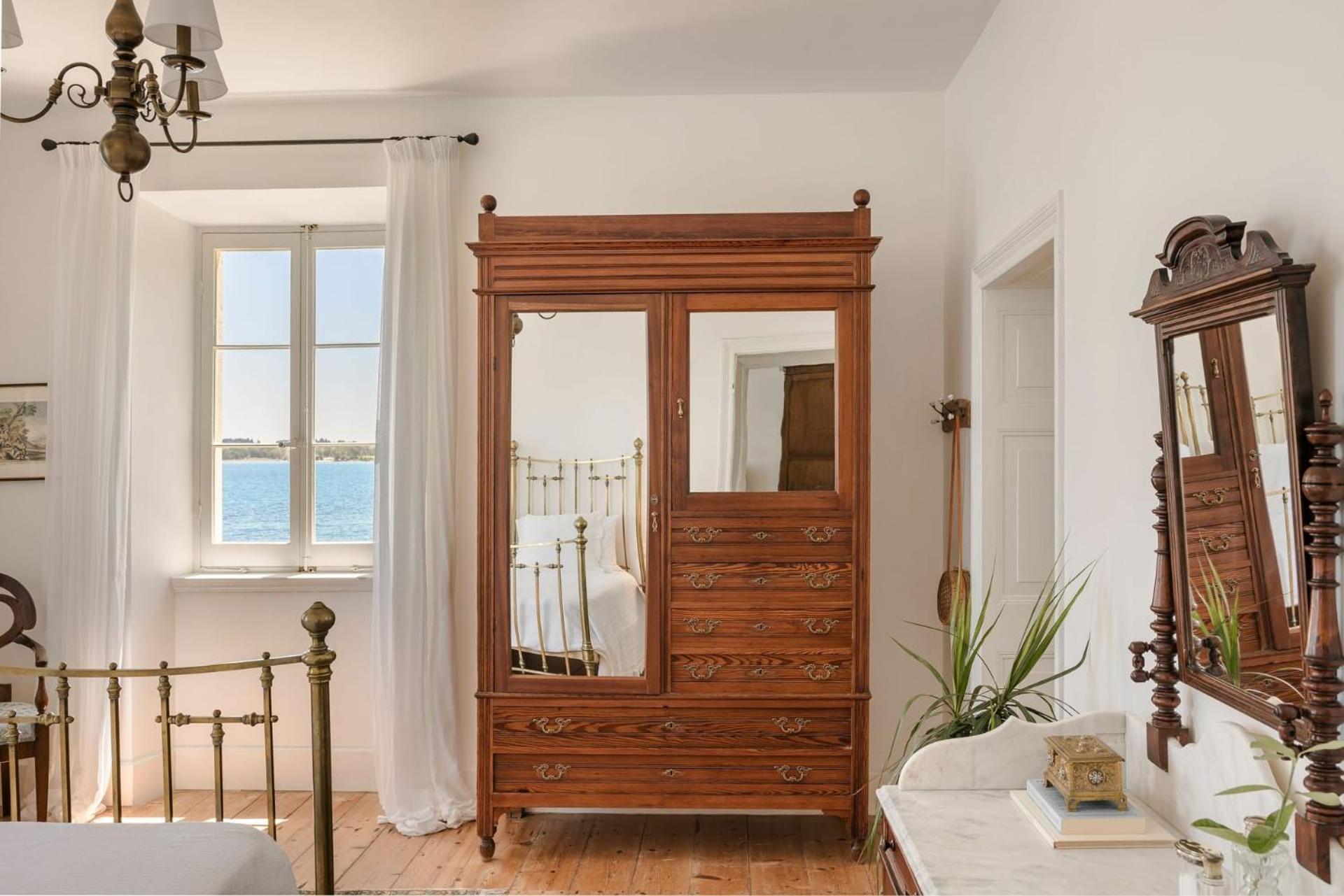 Villa Magnificent Seafront Corfu - 5 En-suite Bedrooms -the Durrells House | Historic Elegance & Modern Luxuries - Direct Access & Private Heated Pool *
