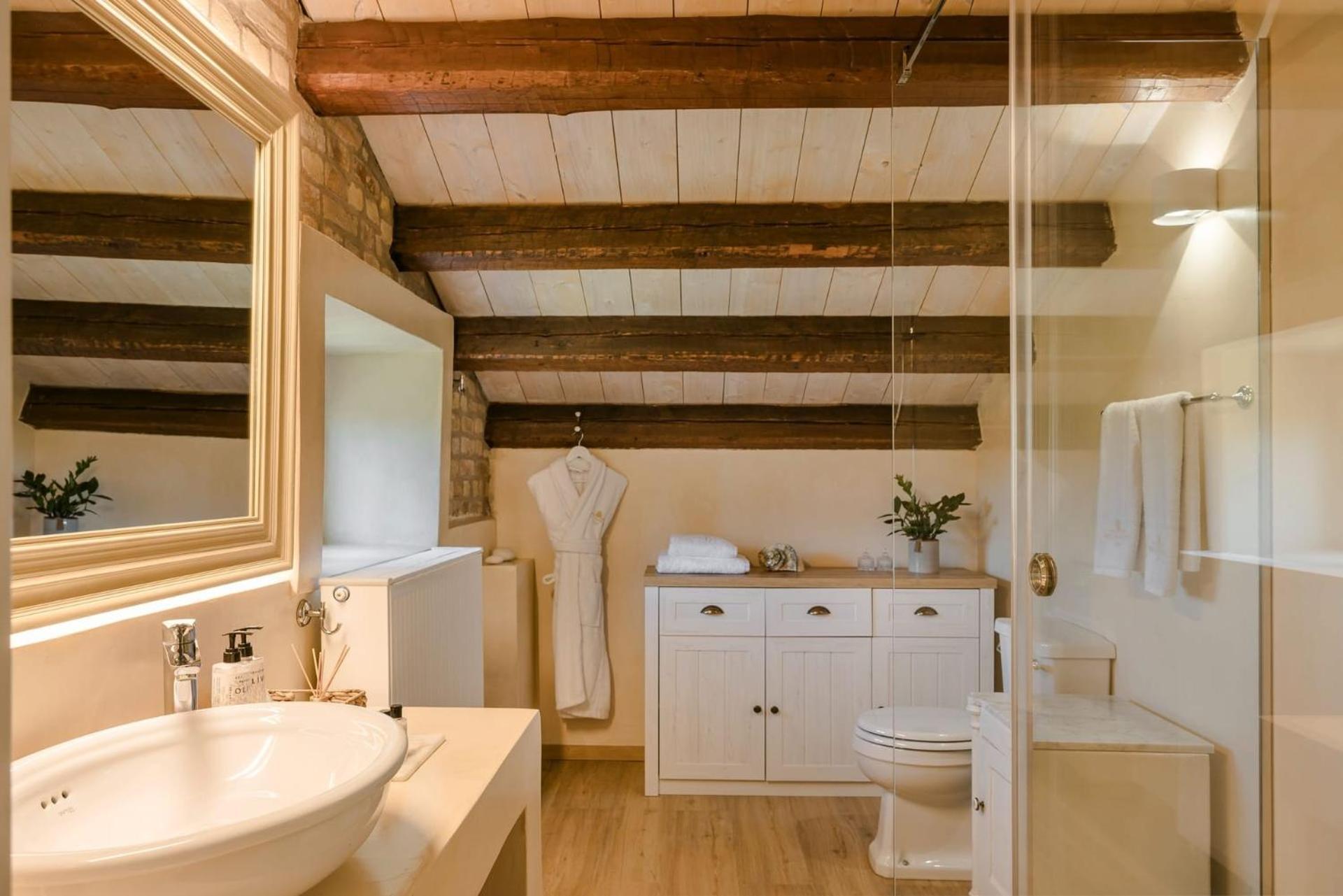 Magnificent Seafront Corfu - 5 En-suite Bedrooms -the Durrells House | Historic Elegance & Modern Luxuries - Direct Access & Private Heated Pool Villa Kontokali