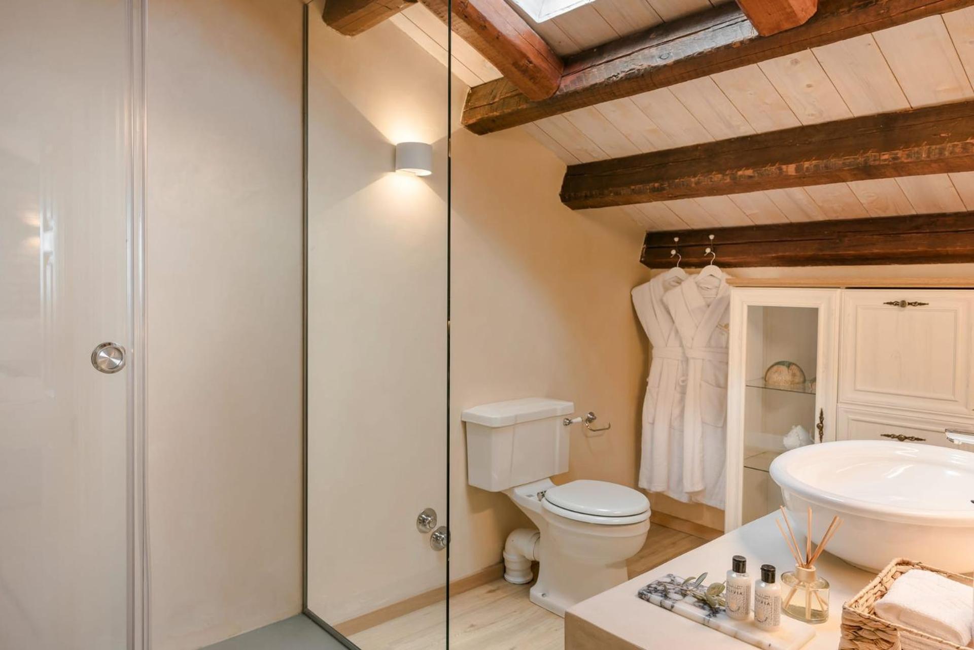 Magnificent Seafront Corfu - 5 En-suite Bedrooms -the Durrells House | Historic Elegance & Modern Luxuries - Direct Access & Private Heated Pool