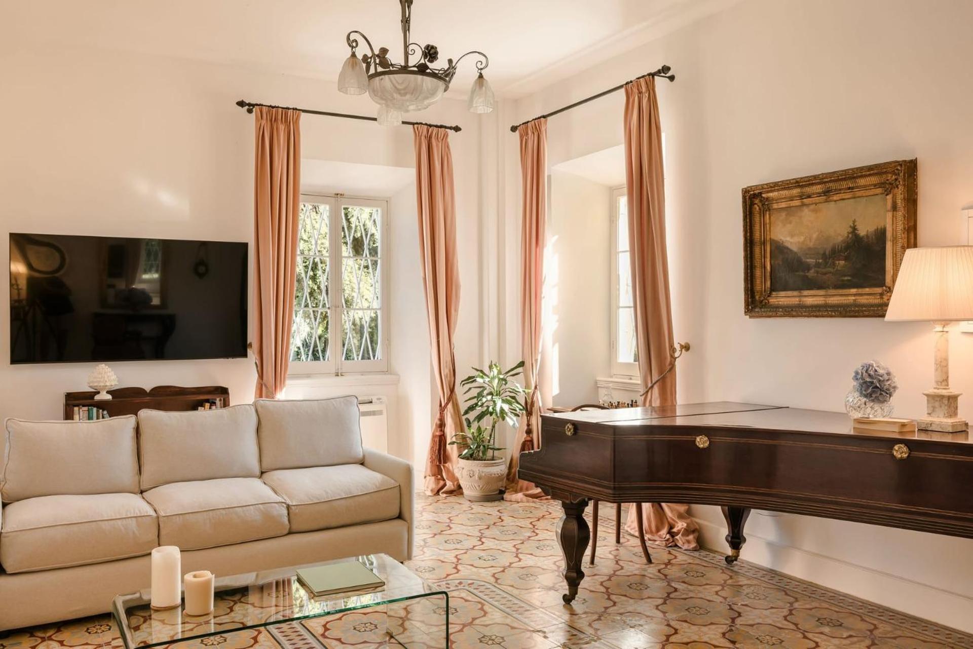 Villa Magnificent Seafront Corfu - 5 En-suite Bedrooms -the Durrells House | Historic Elegance & Modern Luxuries - Direct Access & Private Heated Pool