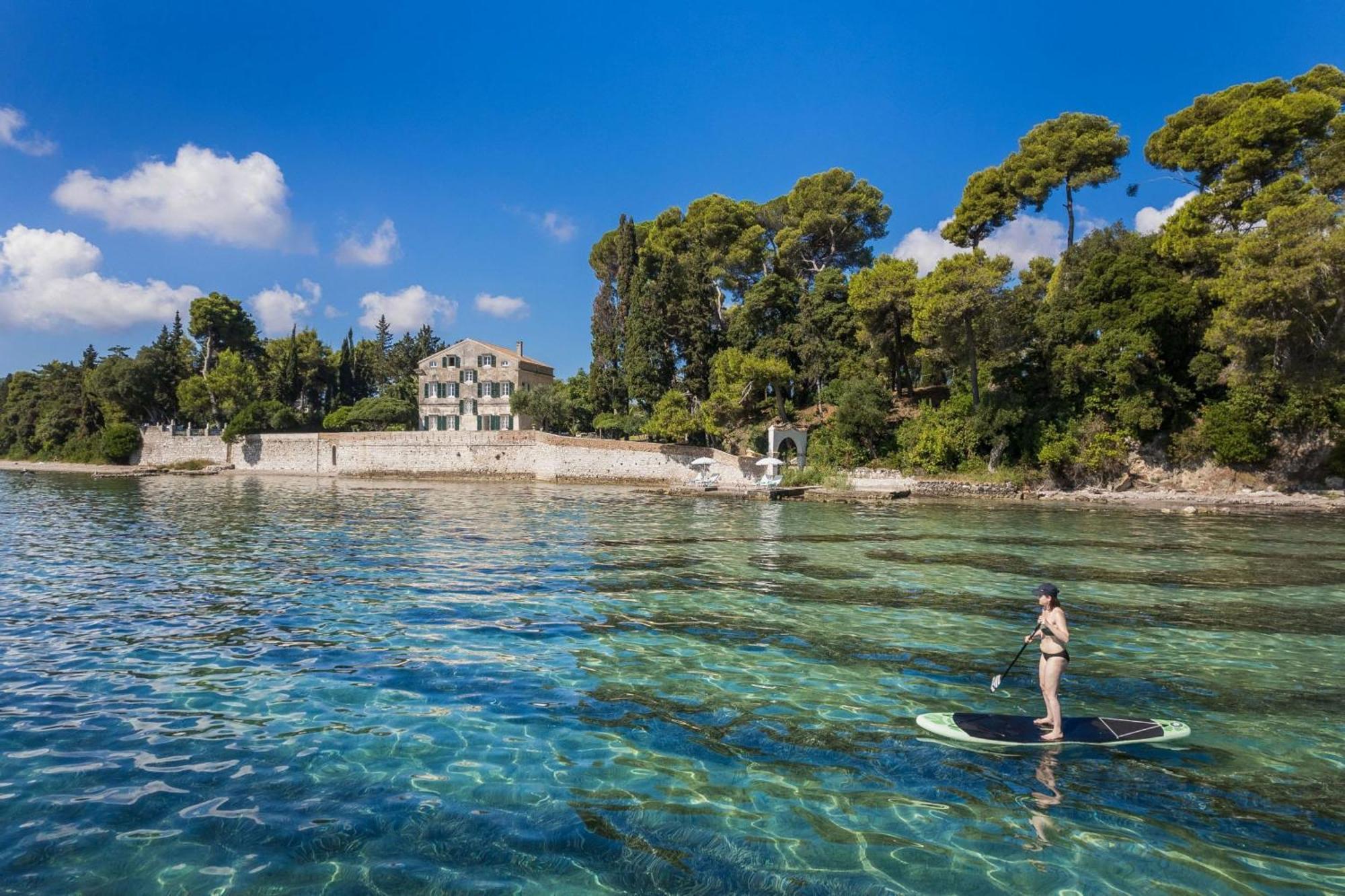 Villa Magnificent Seafront Corfu - 5 En-suite Bedrooms -the Durrells House | Historic Elegance & Modern Luxuries - Direct Access & Private Heated Pool