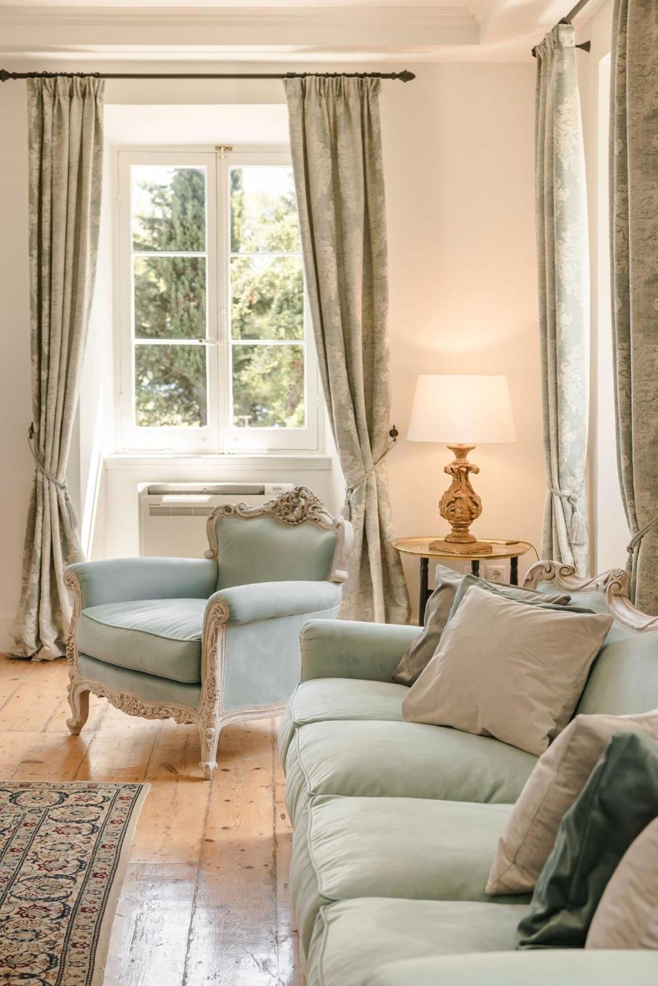Magnificent Seafront Corfu - 5 En-suite Bedrooms -the Durrells House | Historic Elegance & Modern Luxuries - Direct Access & Private Heated Pool