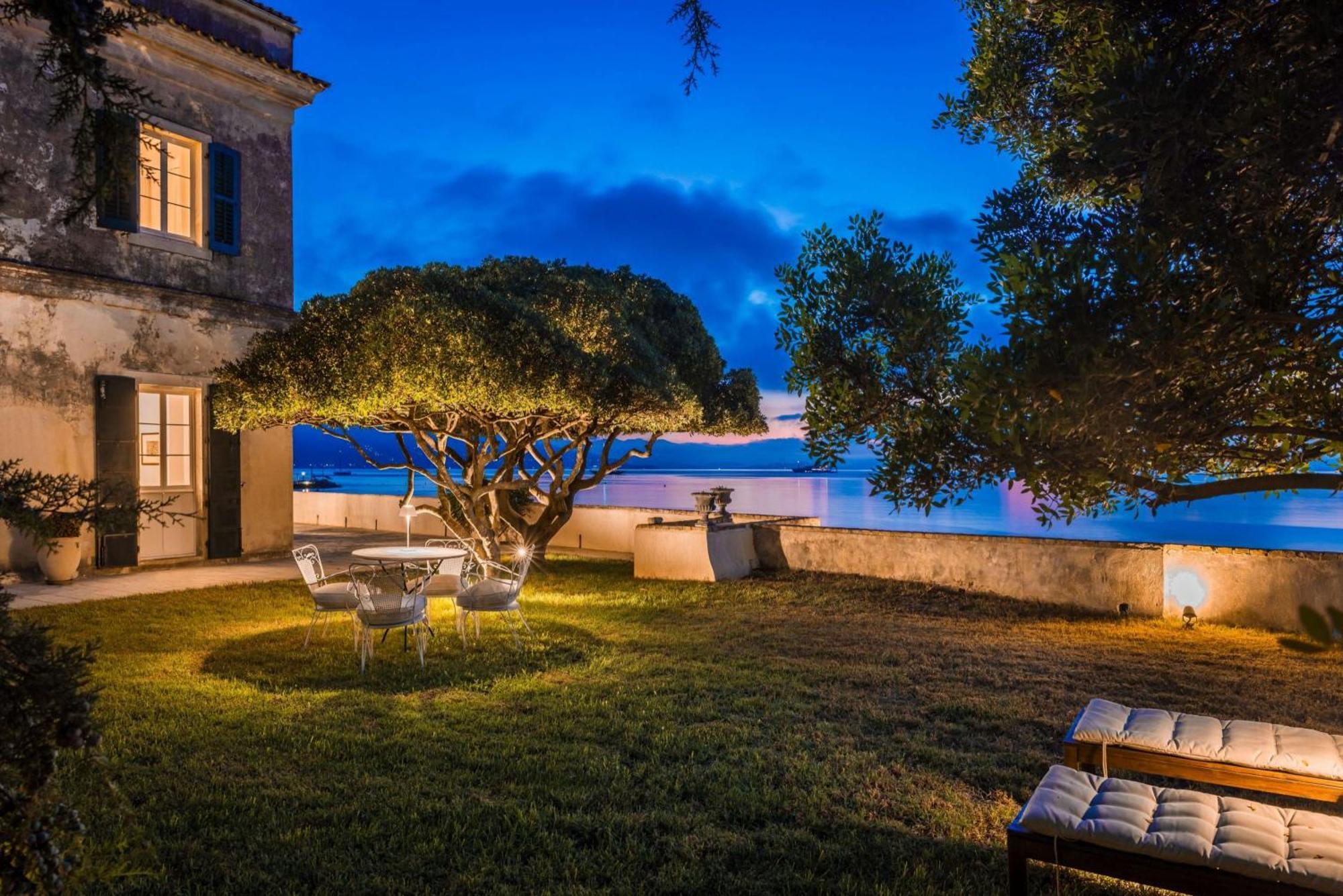 Villa Magnificent Seafront Corfu - 5 En-suite Bedrooms -the Durrells House | Historic Elegance & Modern Luxuries - Direct Access & Private Heated Pool Kontokali
