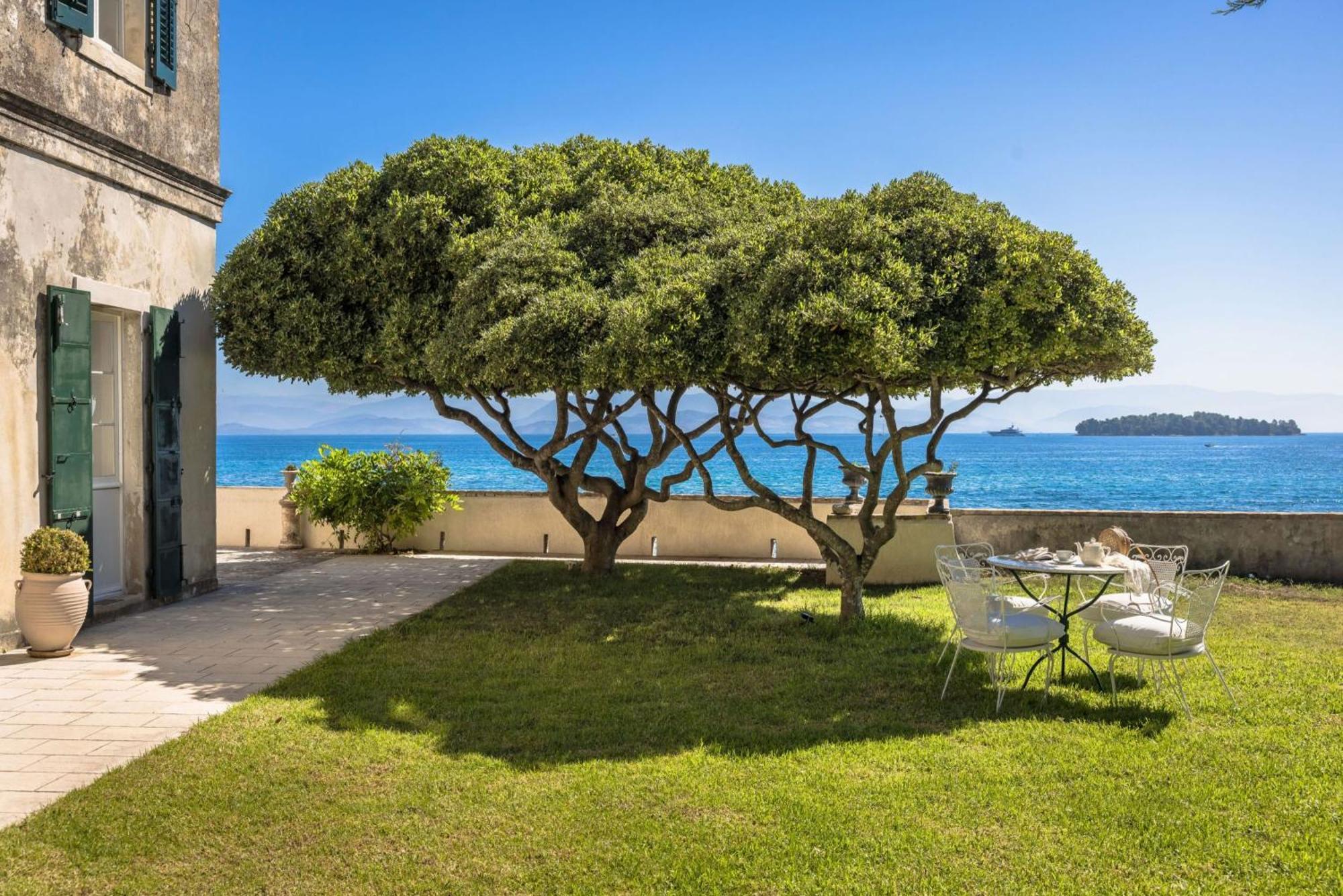 Villa Magnificent Seafront Corfu - 5 En-suite Bedrooms -the Durrells House | Historic Elegance & Modern Luxuries - Direct Access & Private Heated Pool Kontokali