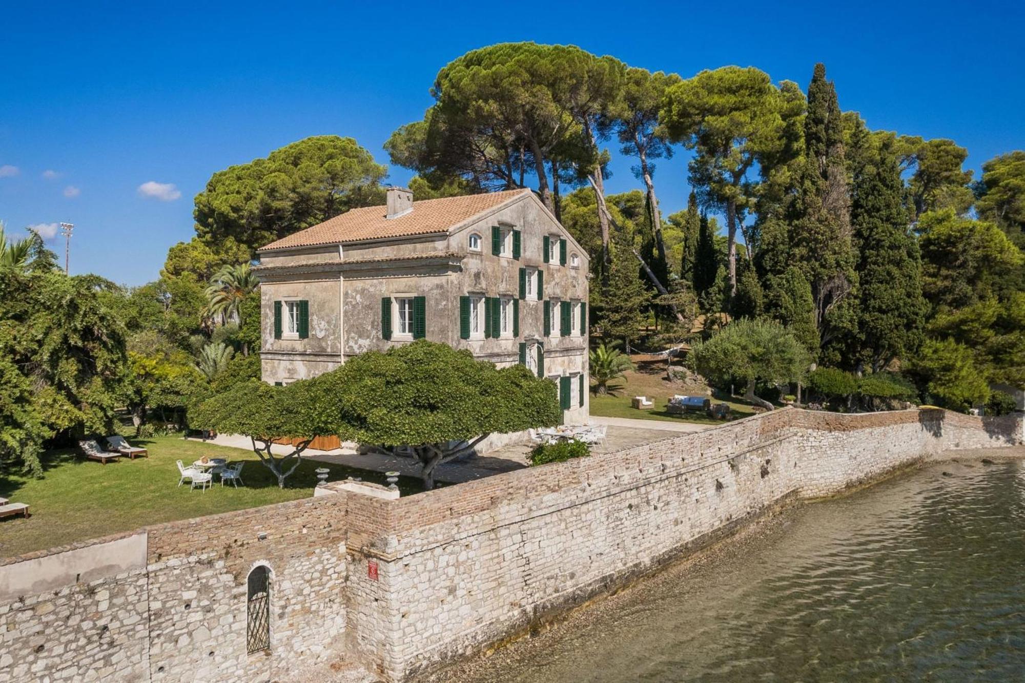 Magnificent Seafront Corfu - 5 En-suite Bedrooms -the Durrells House | Historic Elegance & Modern Luxuries - Direct Access & Private Heated Pool Villa Kontokali
