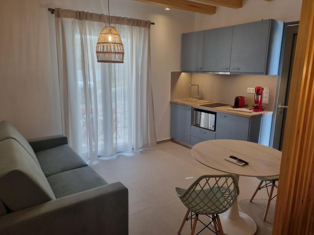 Achilli Apartment *