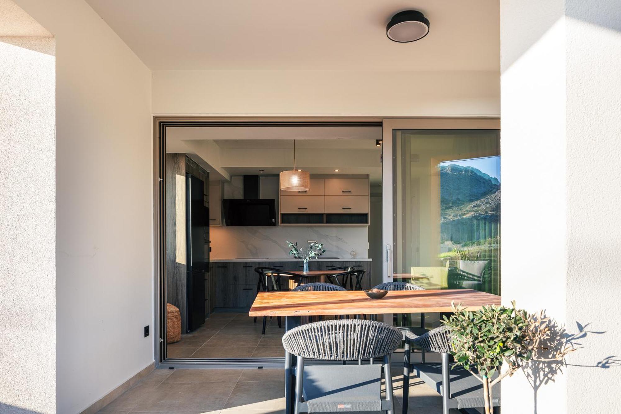 Ririka Living, New Feel-at-home Luxury Apartment *