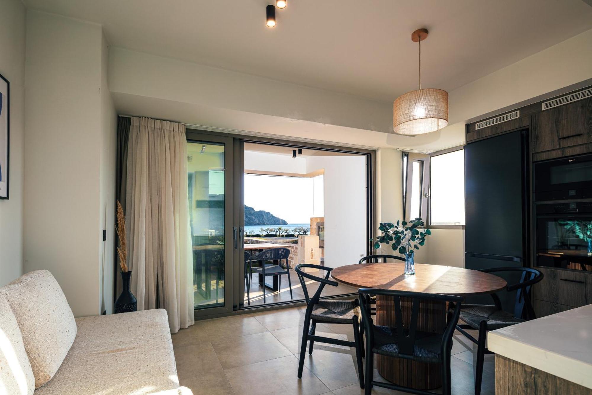 Ririka Living, New Feel-at-home Luxury Apartment Plakias