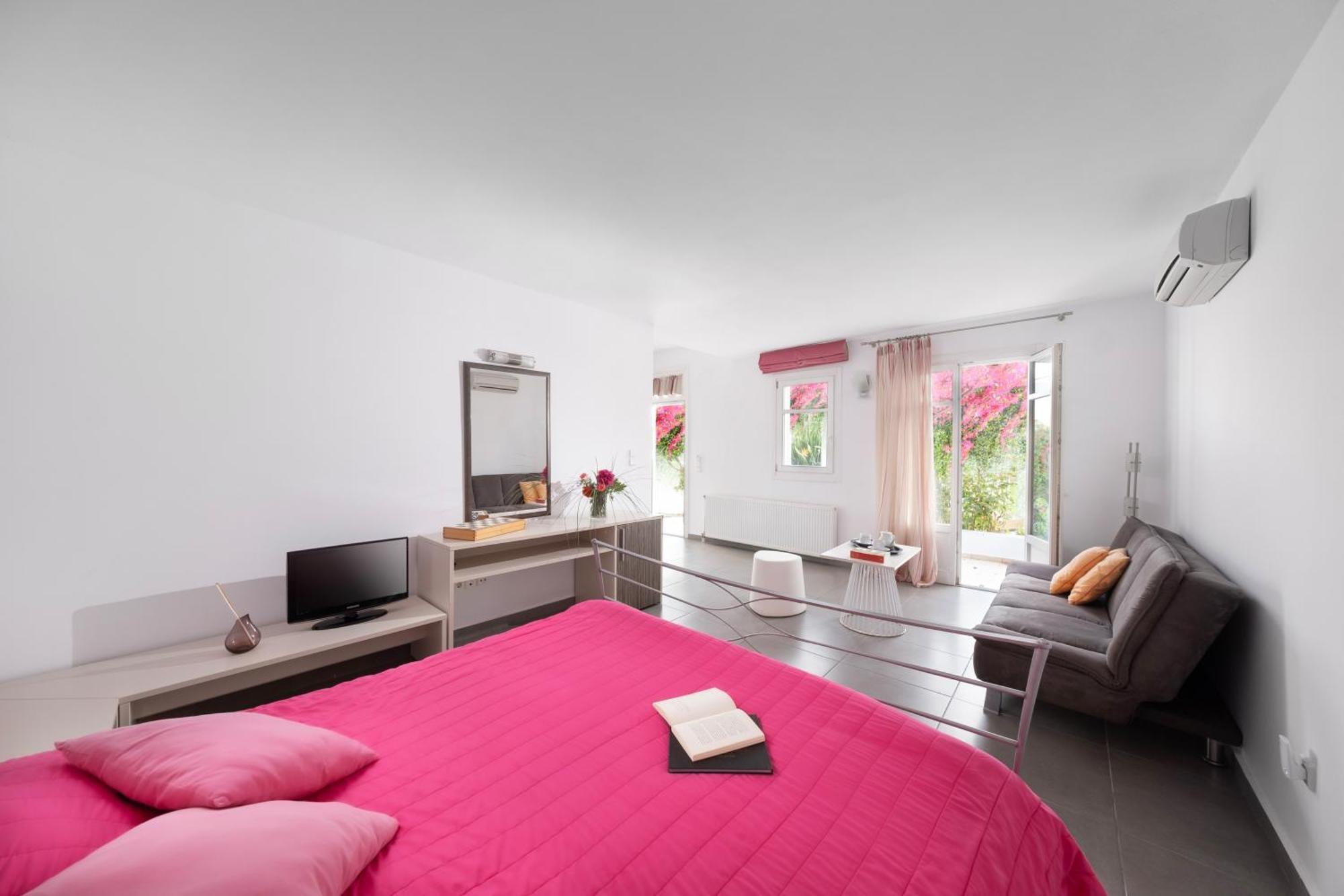 Nefeli Hotel 4*