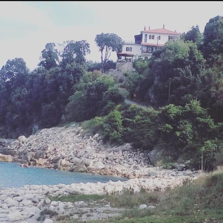 To Limanaki 3*