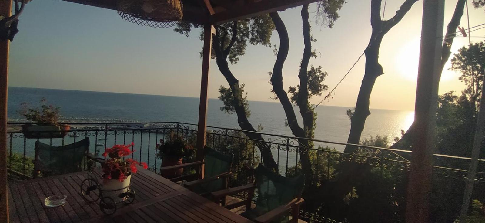 To Limanaki Guest house Chorefton