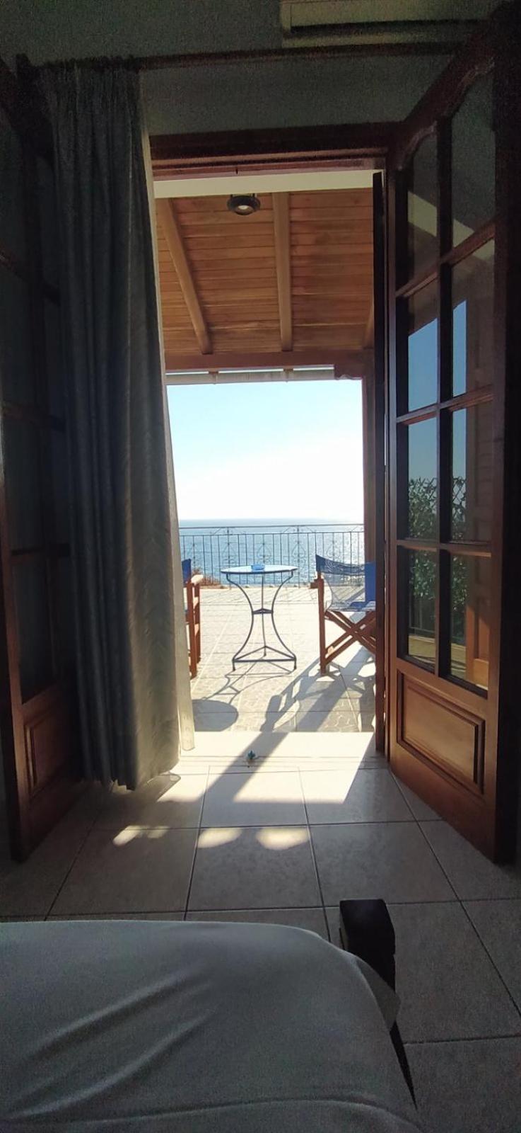 To Limanaki Guest house Chorefton