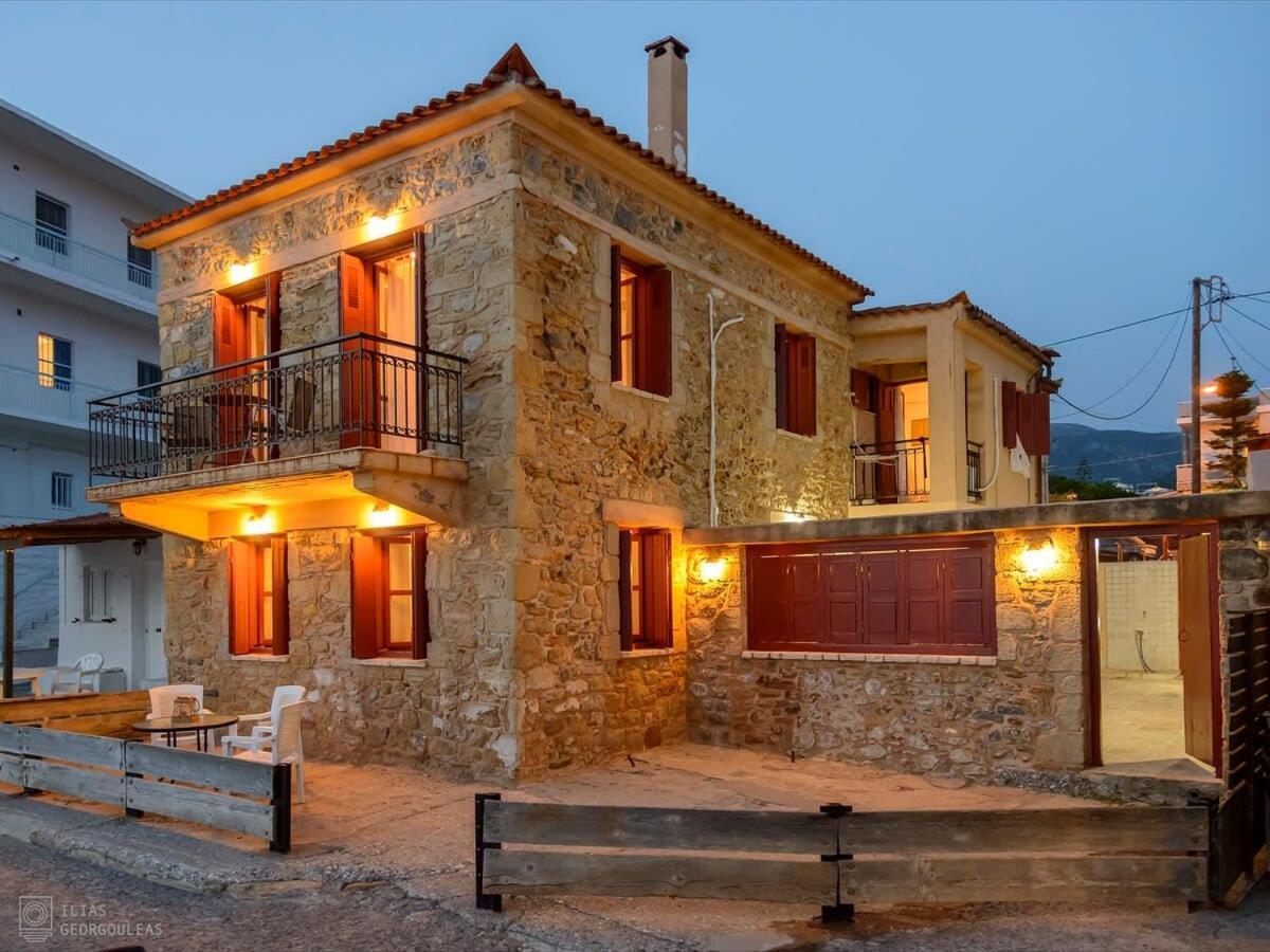 Holiday home Waveside Sanctuary - Luxurious Seastone