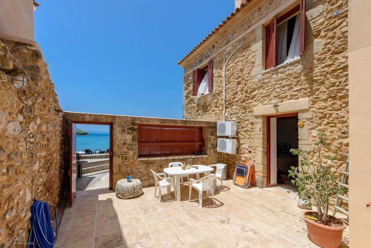 Holiday home Waveside Sanctuary - Luxurious Seastone Avia