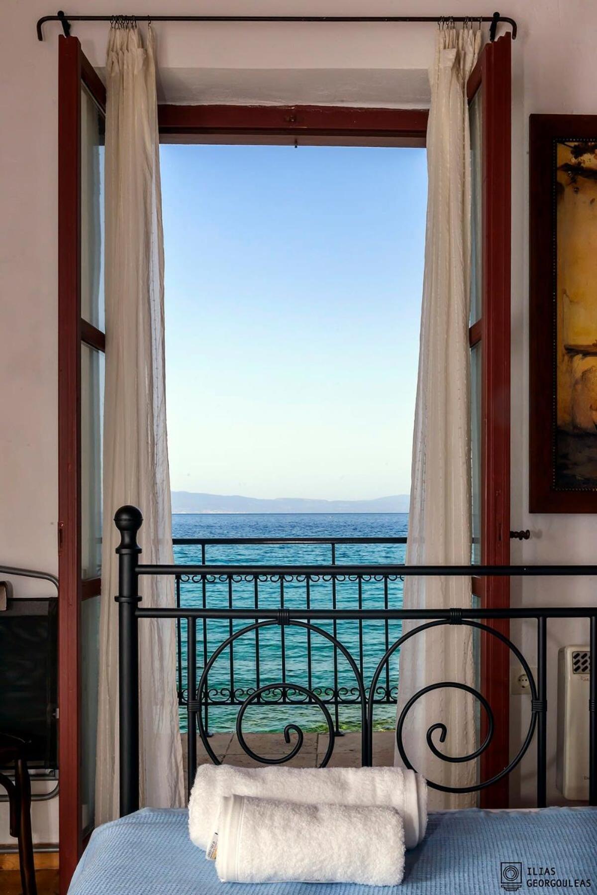 Waveside Sanctuary - Luxurious Seastone Holiday home